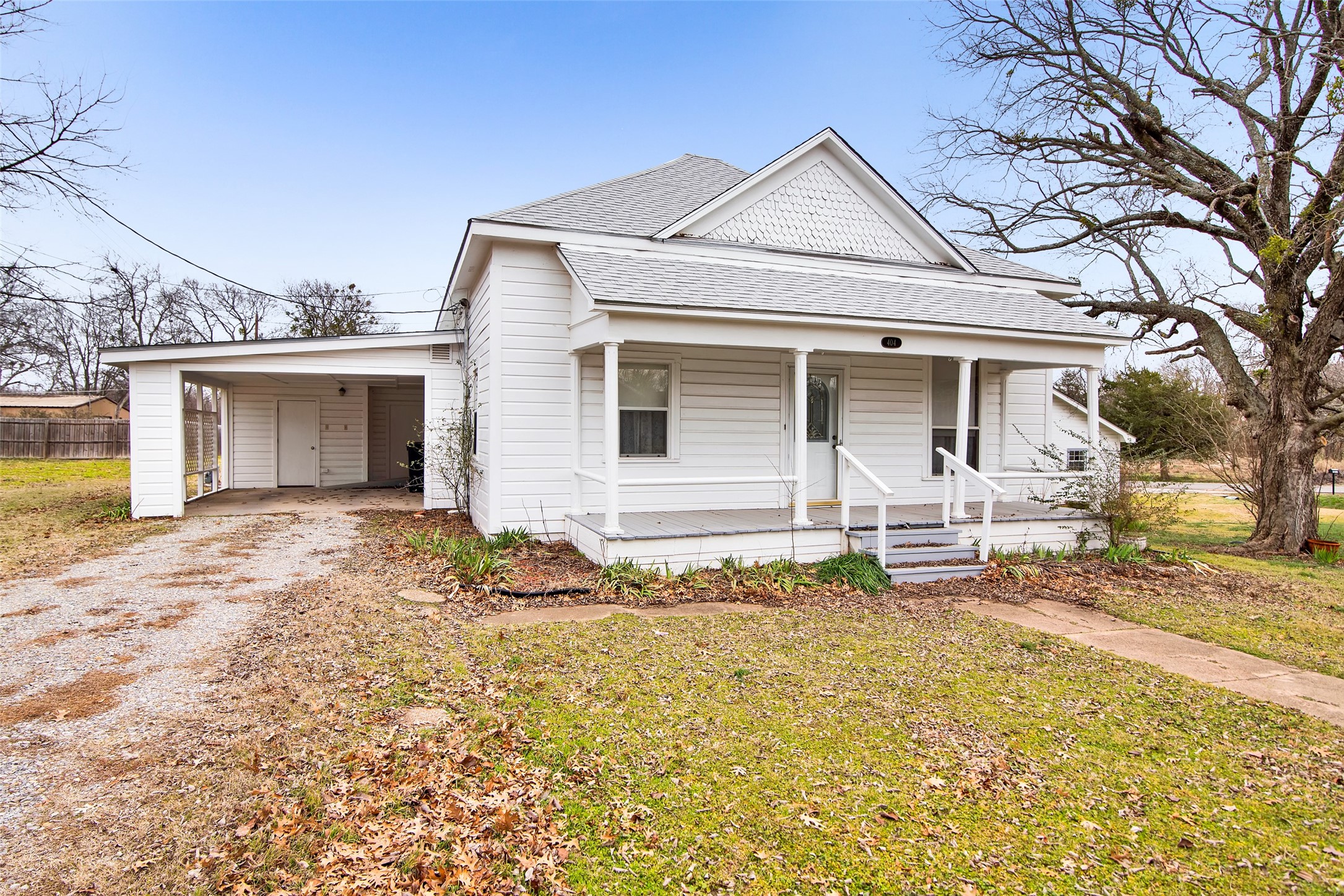 404 N Blanton Whitewright TX 75491