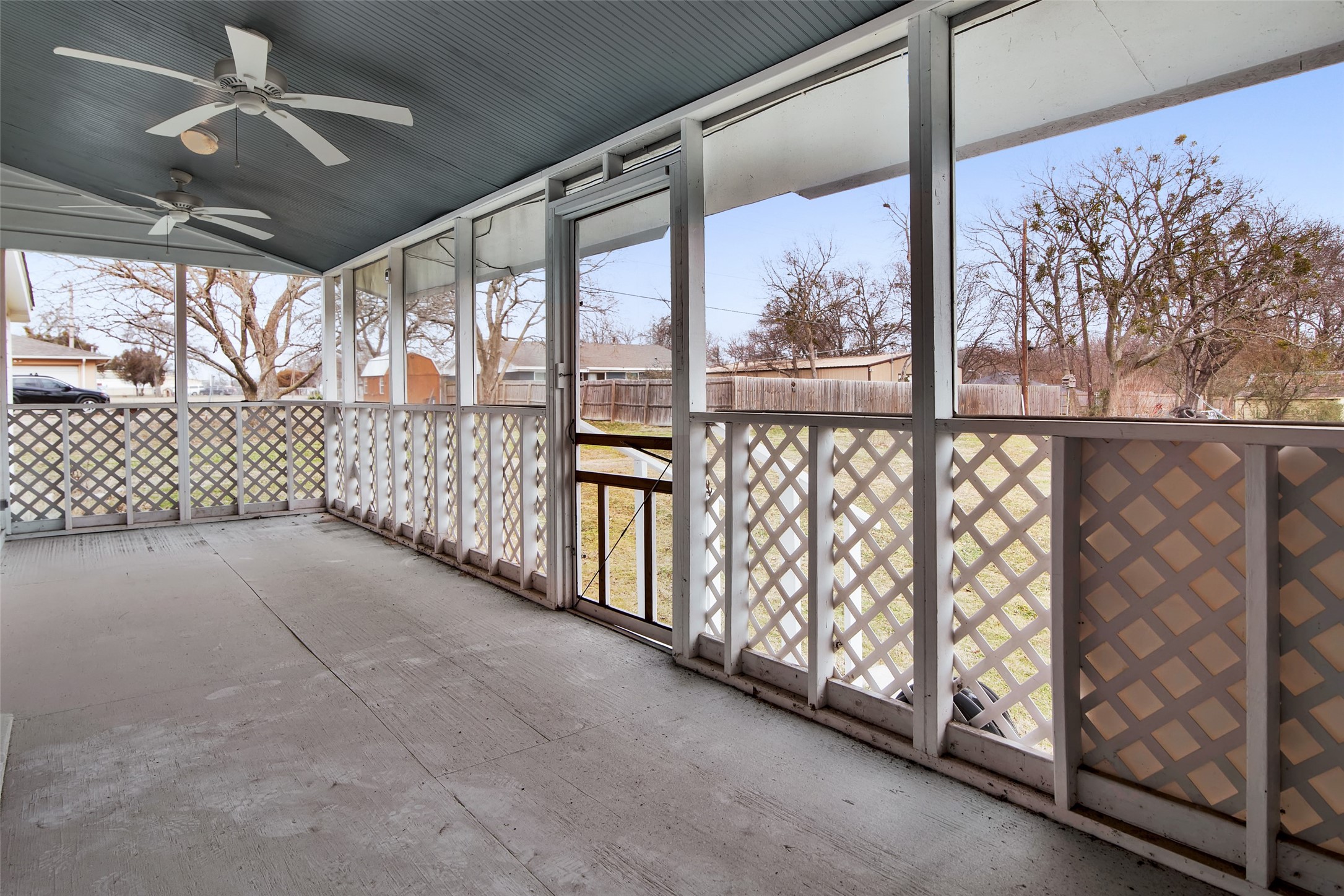 404 N Blanton Whitewright TX 75491