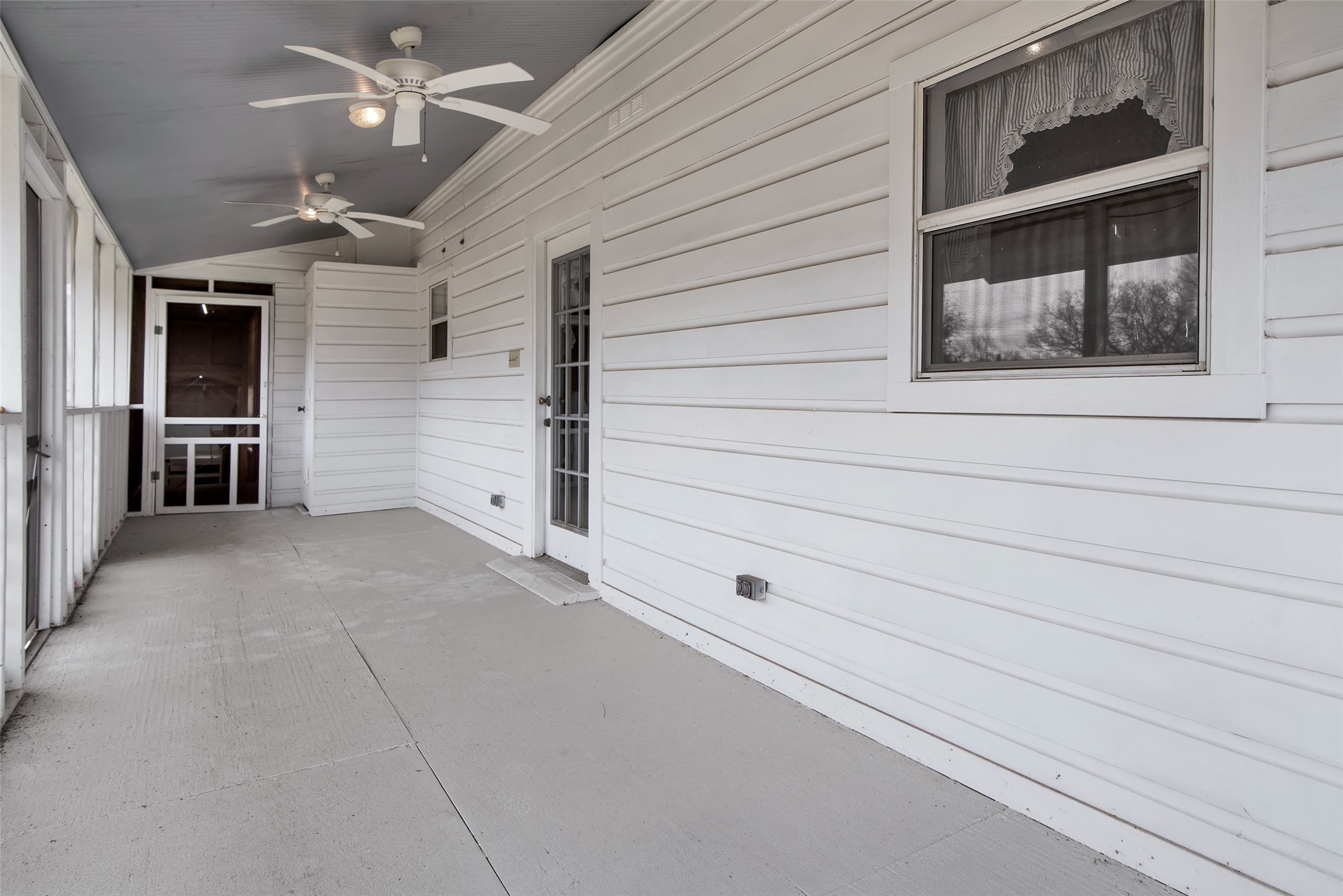 404 N Blanton Whitewright TX 75491