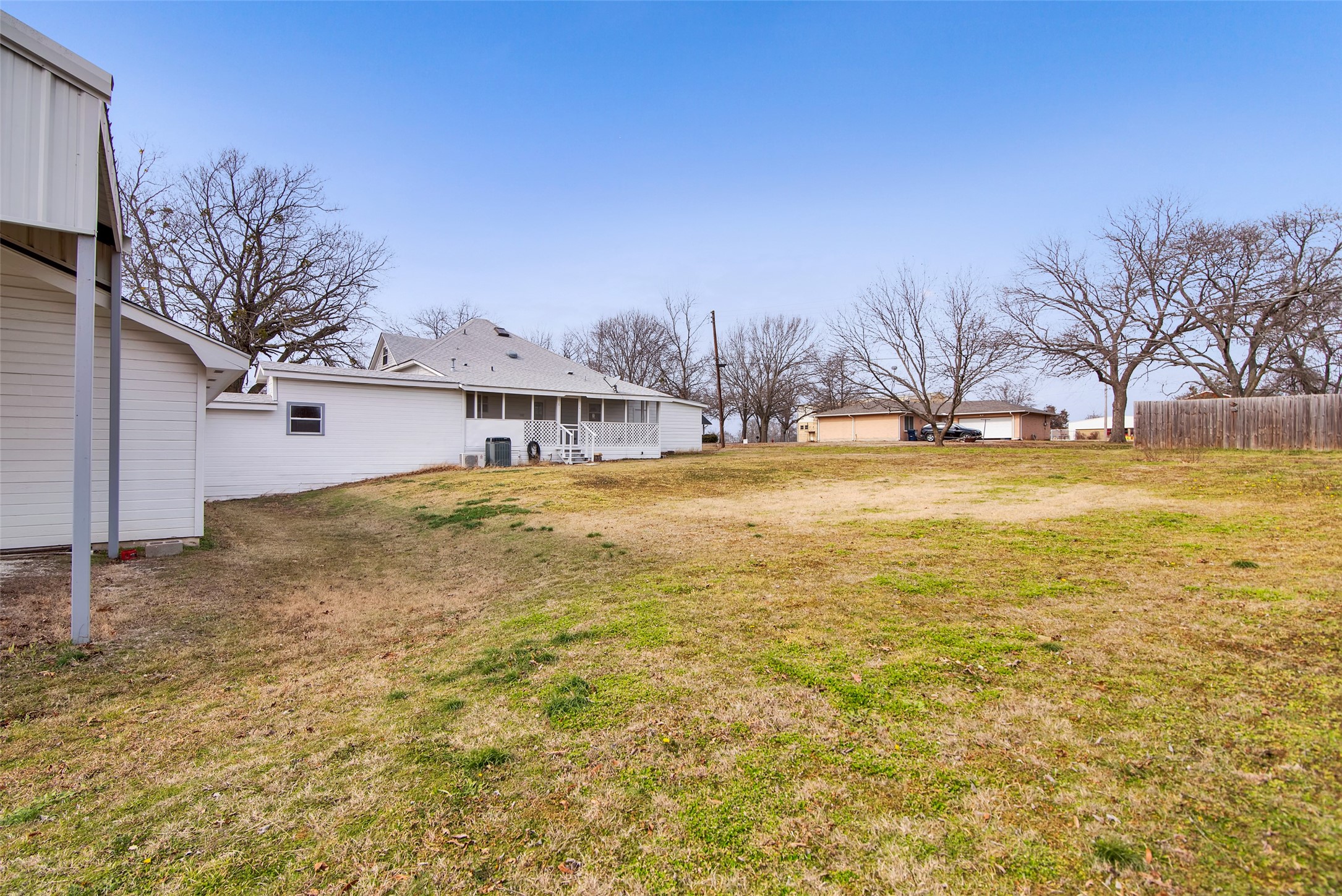 404 N Blanton Whitewright TX 75491