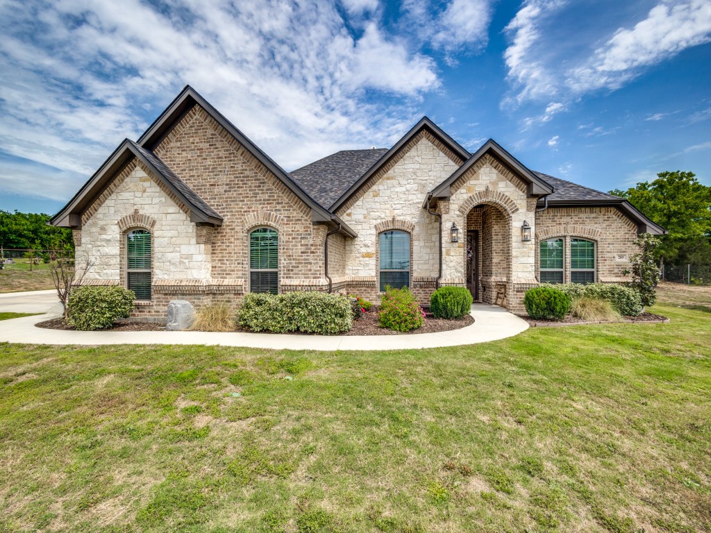 285 County Road 3451 Paradise TX 76073