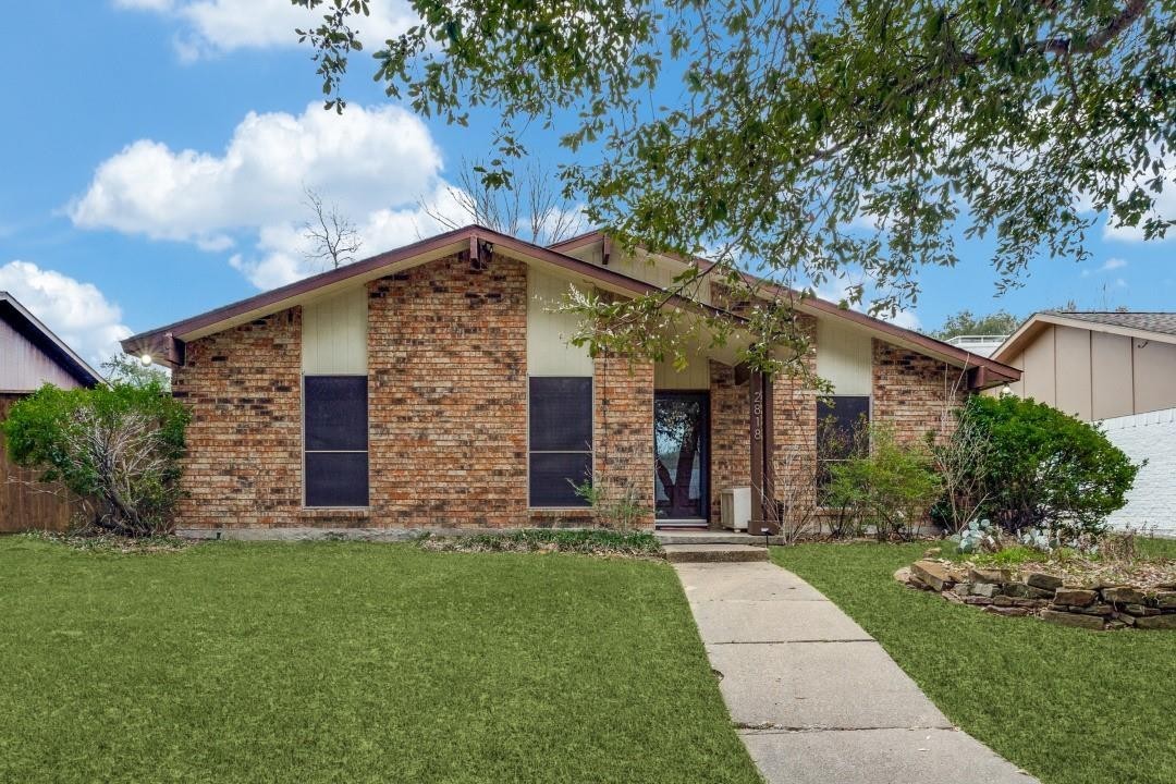 2818 Ashglen Drive Garland TX 75043