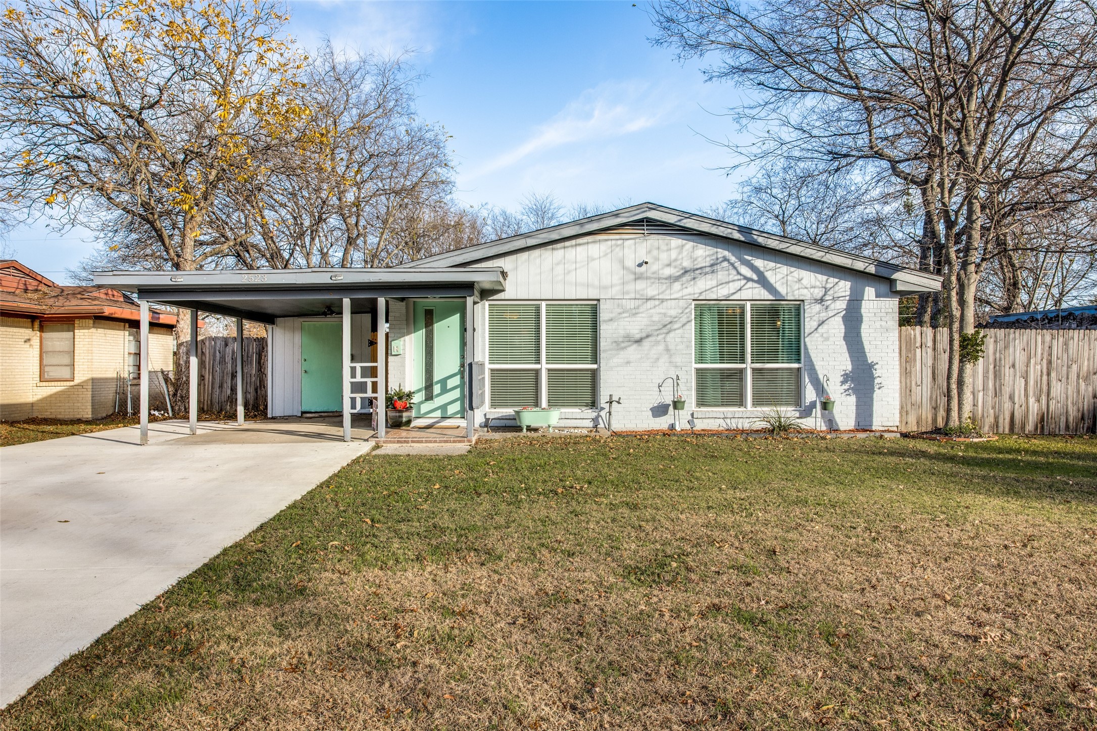 2523 Lockhart Avenue Dallas TX 75228