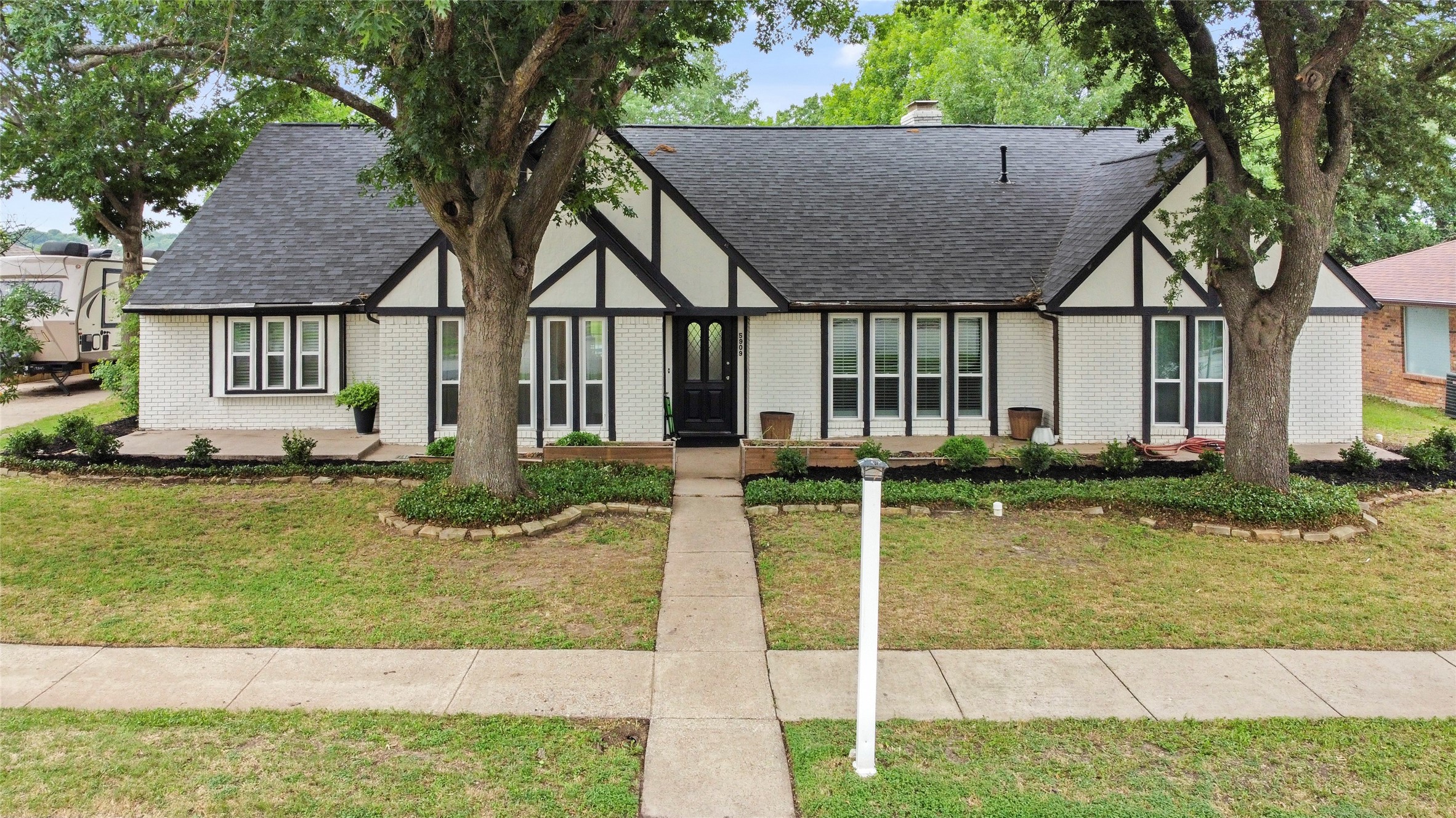 5909 Lakeshore Drive Rowlett TX 75089