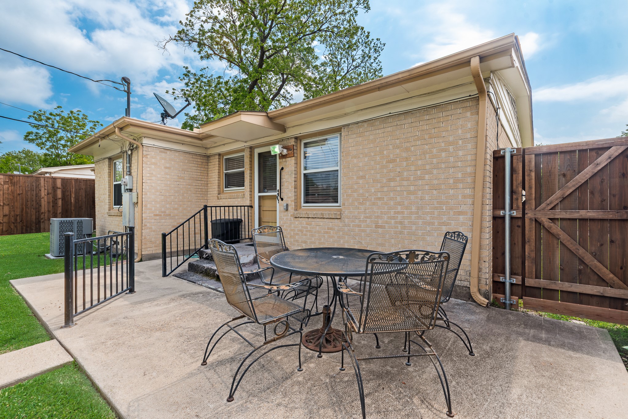 10853 Sharondale Lane Dallas TX 75228