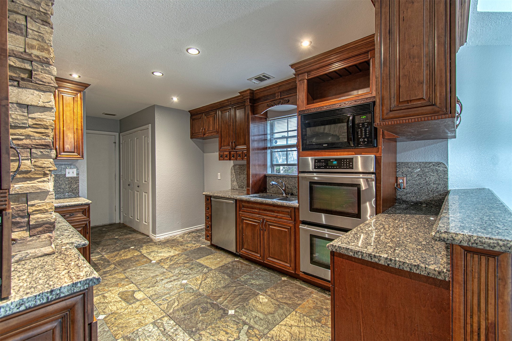 348 Craddock Drive Glenn Heights TX 75154