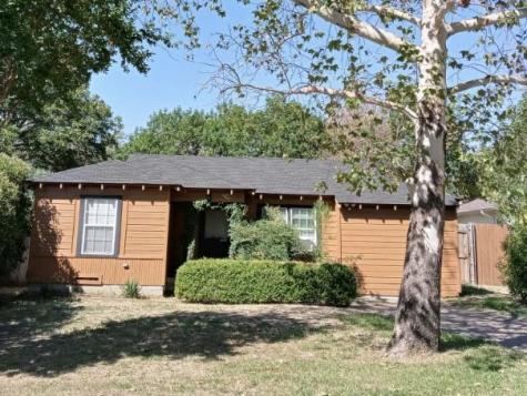 725 SE 3rd Street Grand Prairie TX 75051