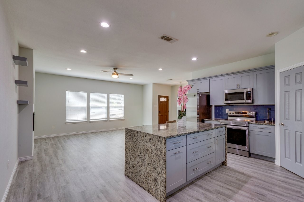 3083 Sunnyvale Street Dallas TX 75216