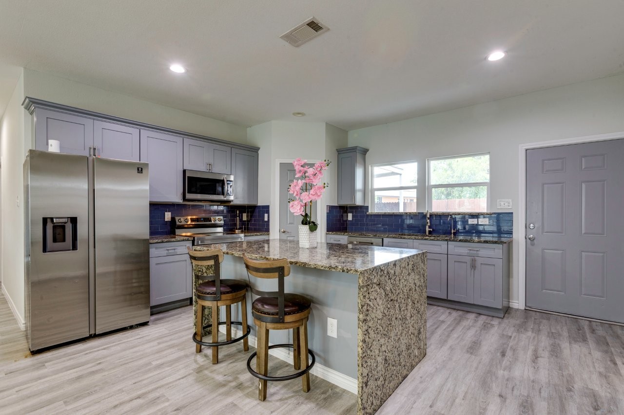 3083 Sunnyvale Street Dallas TX 75216