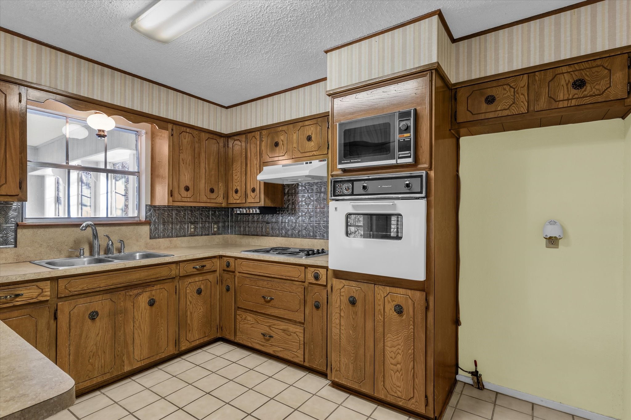 805 Evelyn Drive Lorena TX 76655