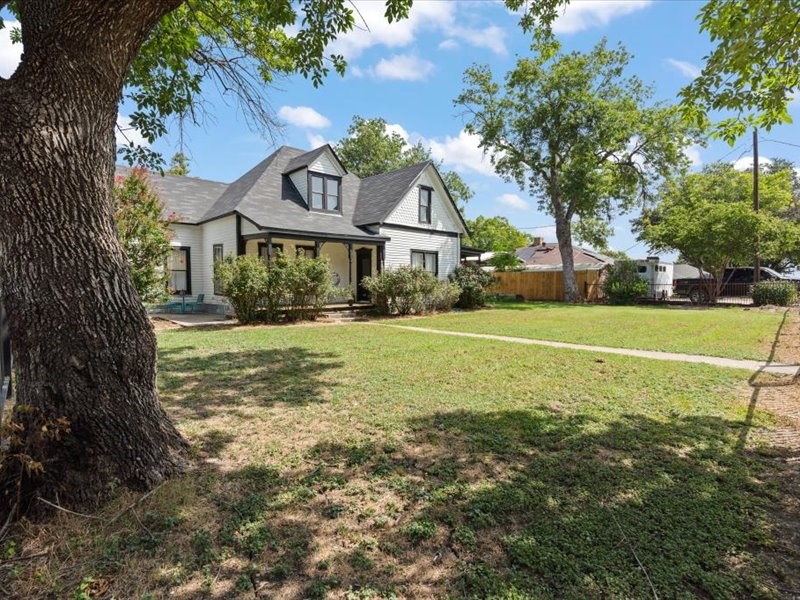 809 E Adams Street Itasca TX 76055