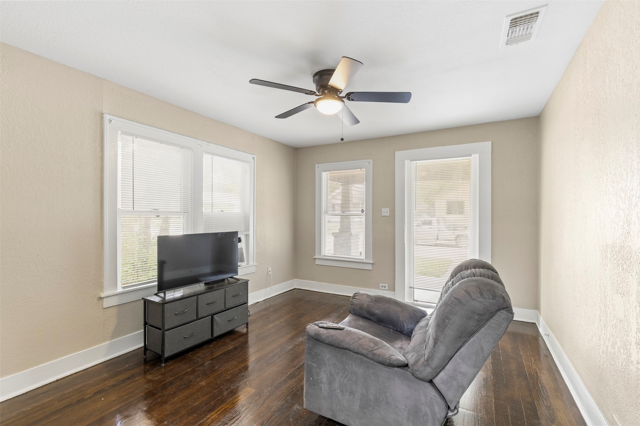 3227 Spring Avenue Dallas TX 75215