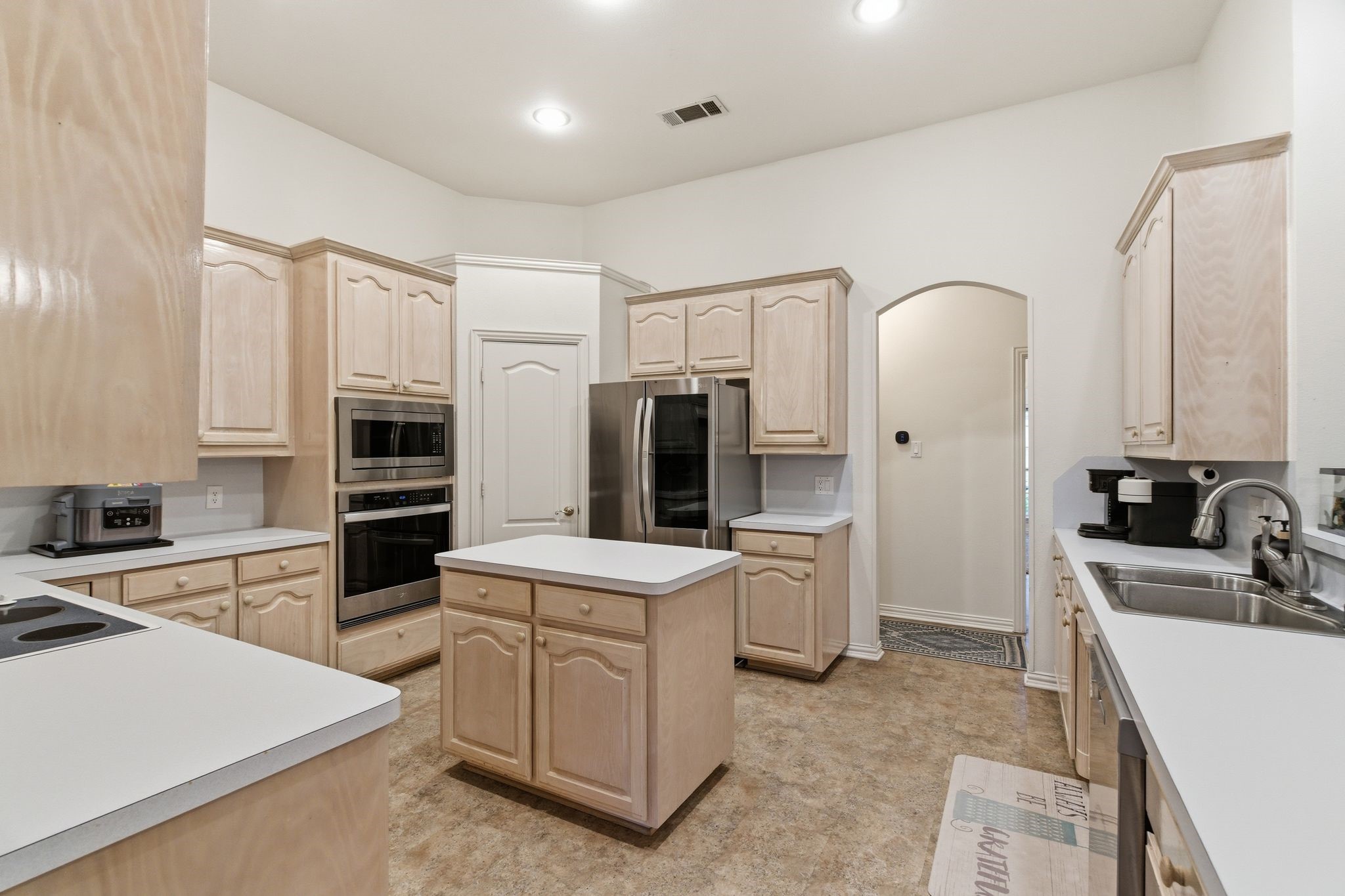 541 Crickett Way Grand Prairie TX 75052