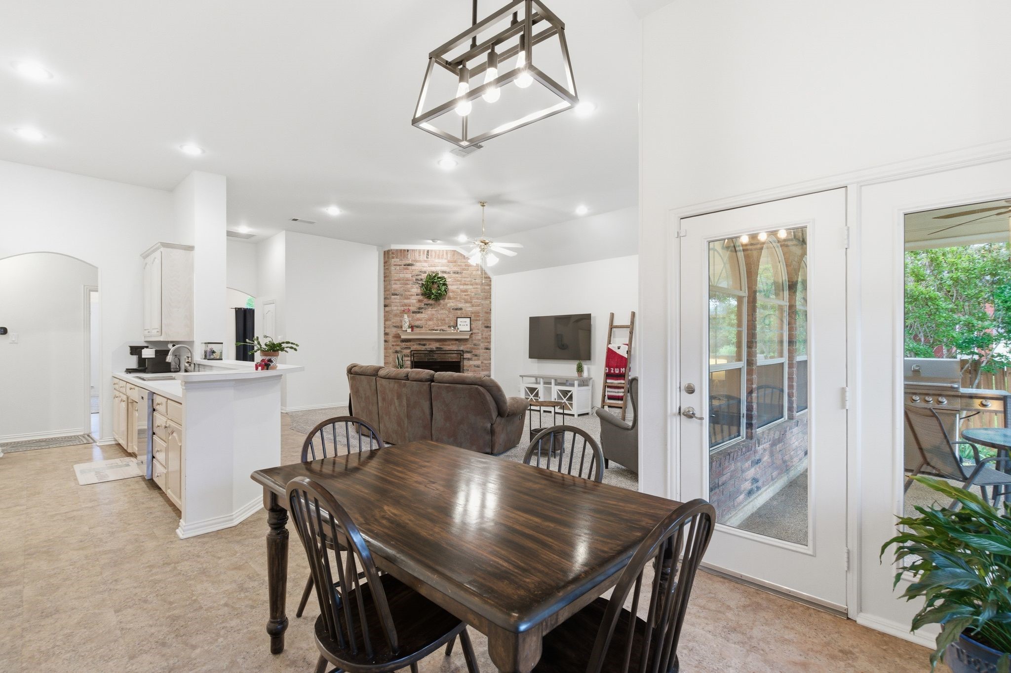 541 Crickett Way Grand Prairie TX 75052