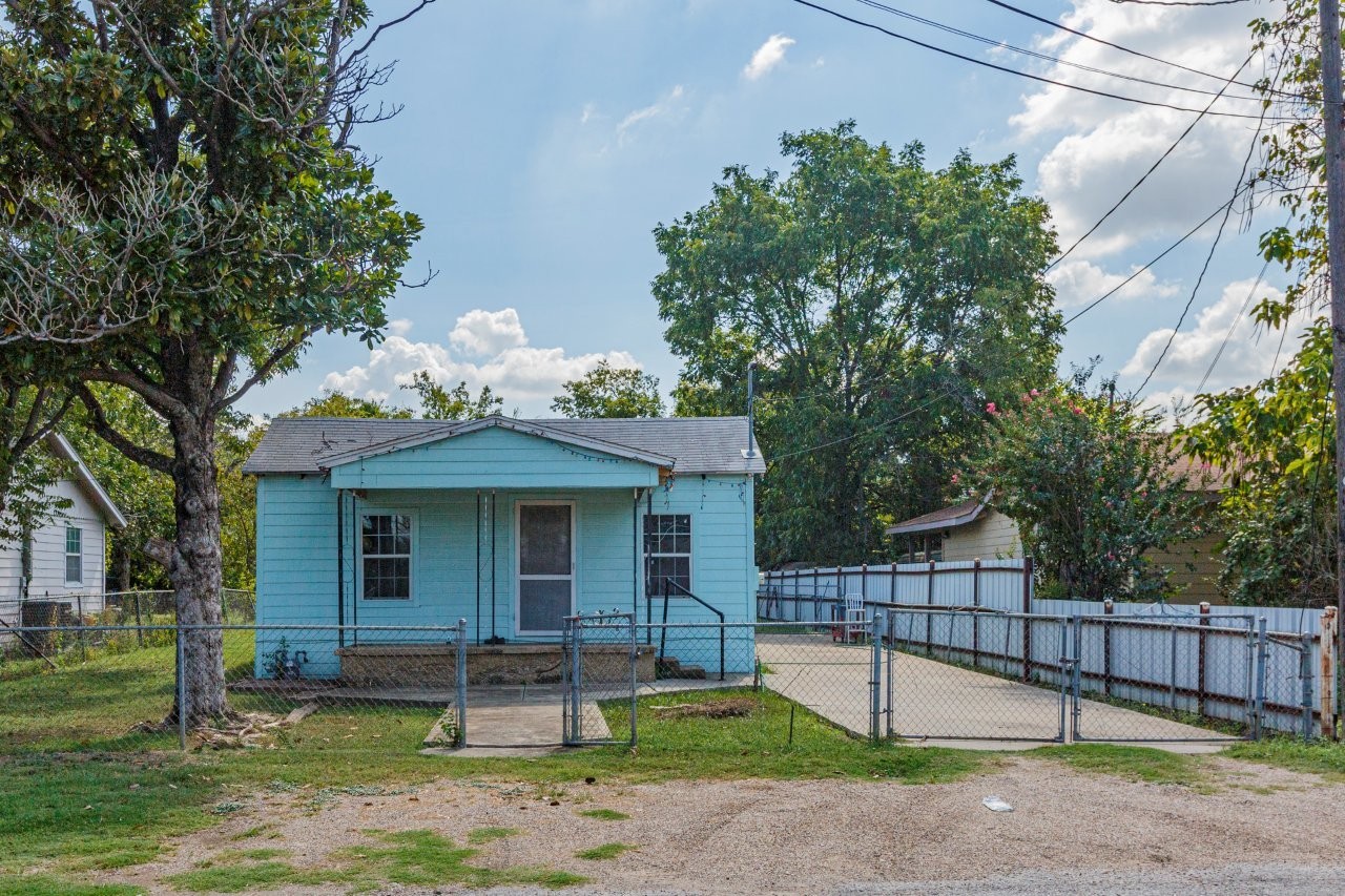 3130 Palacios Avenue Dallas TX 75212