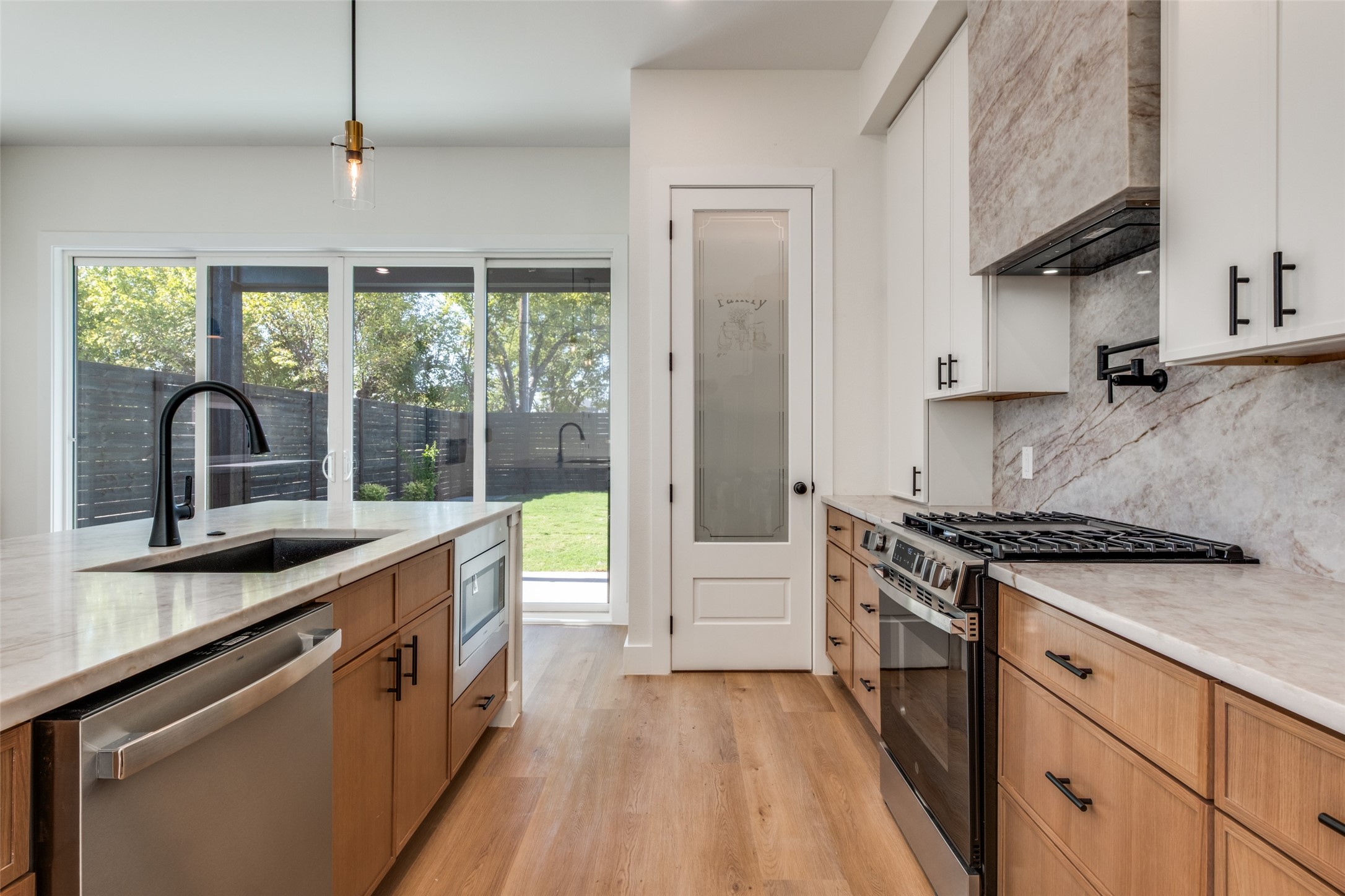 2424 Jeffries Street Dallas TX 75215