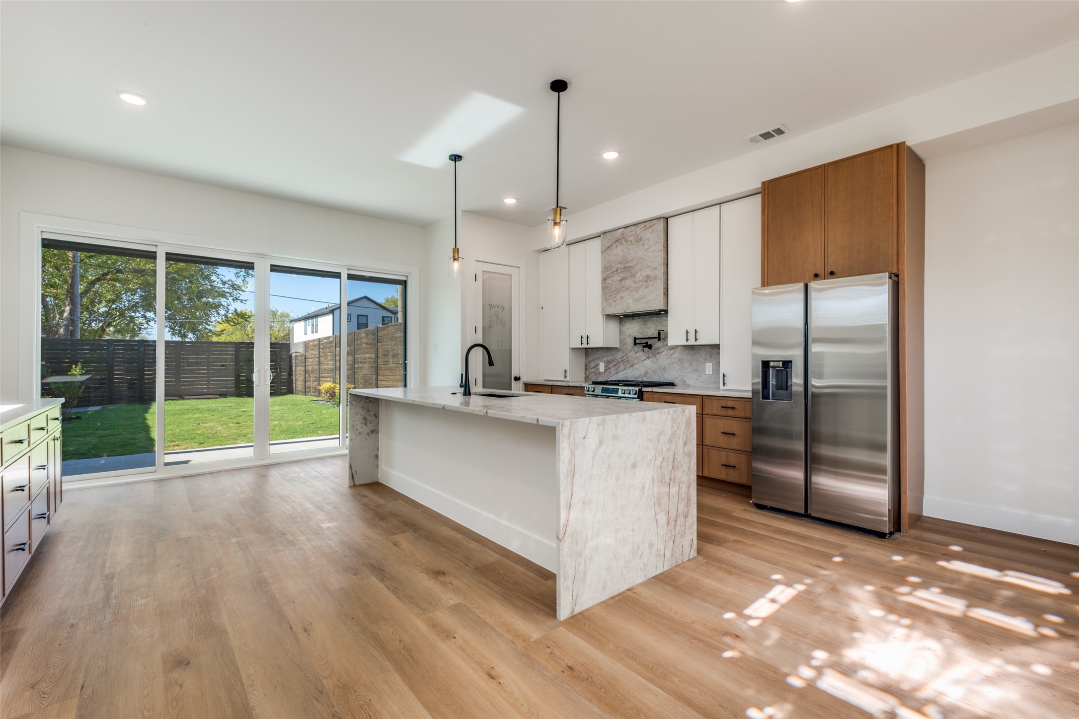2424 Jeffries Street Dallas TX 75215
