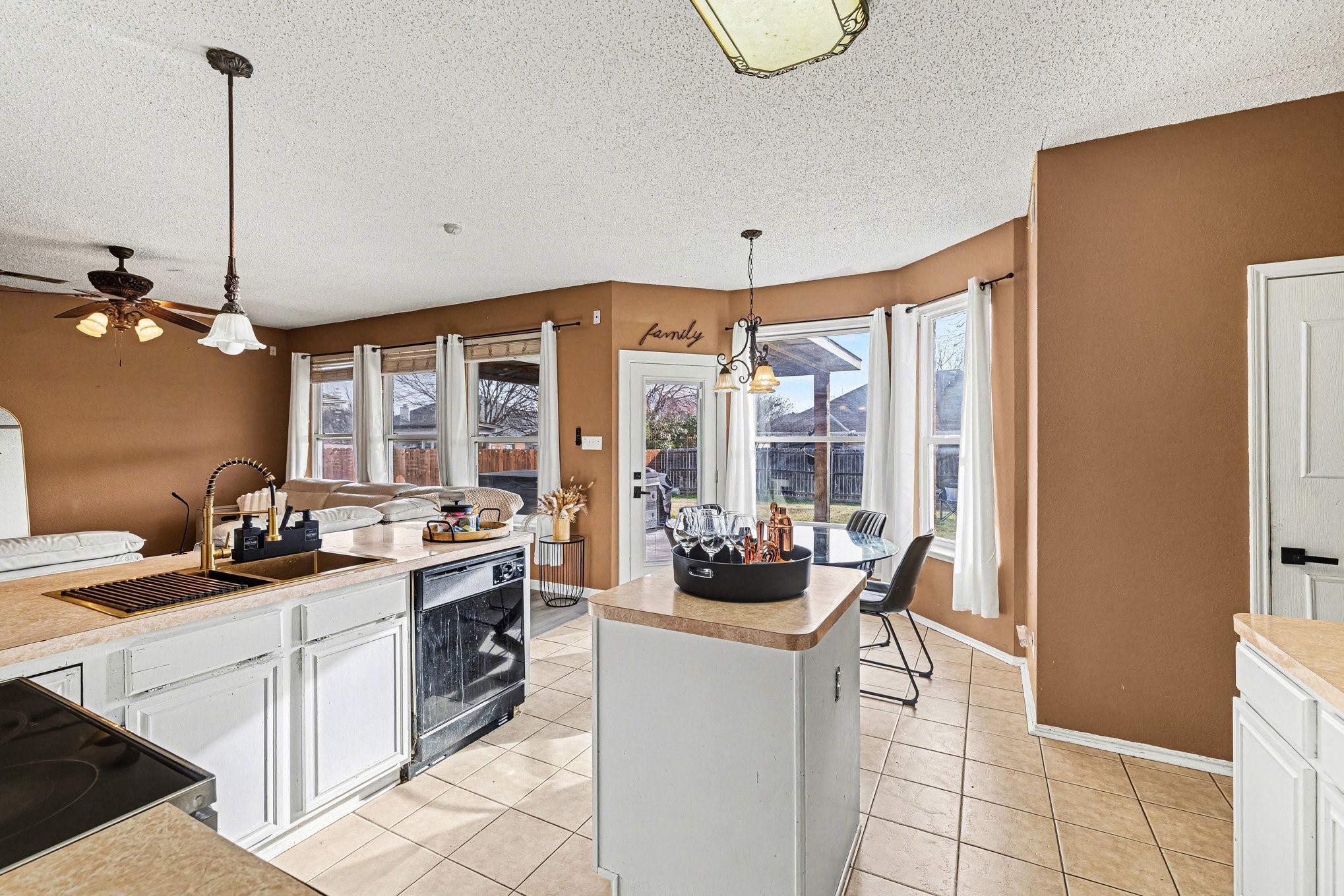 6715 Canyon Creek Drive Arlington TX 76001
