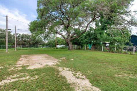 1804 S Oak Brady TX 76825