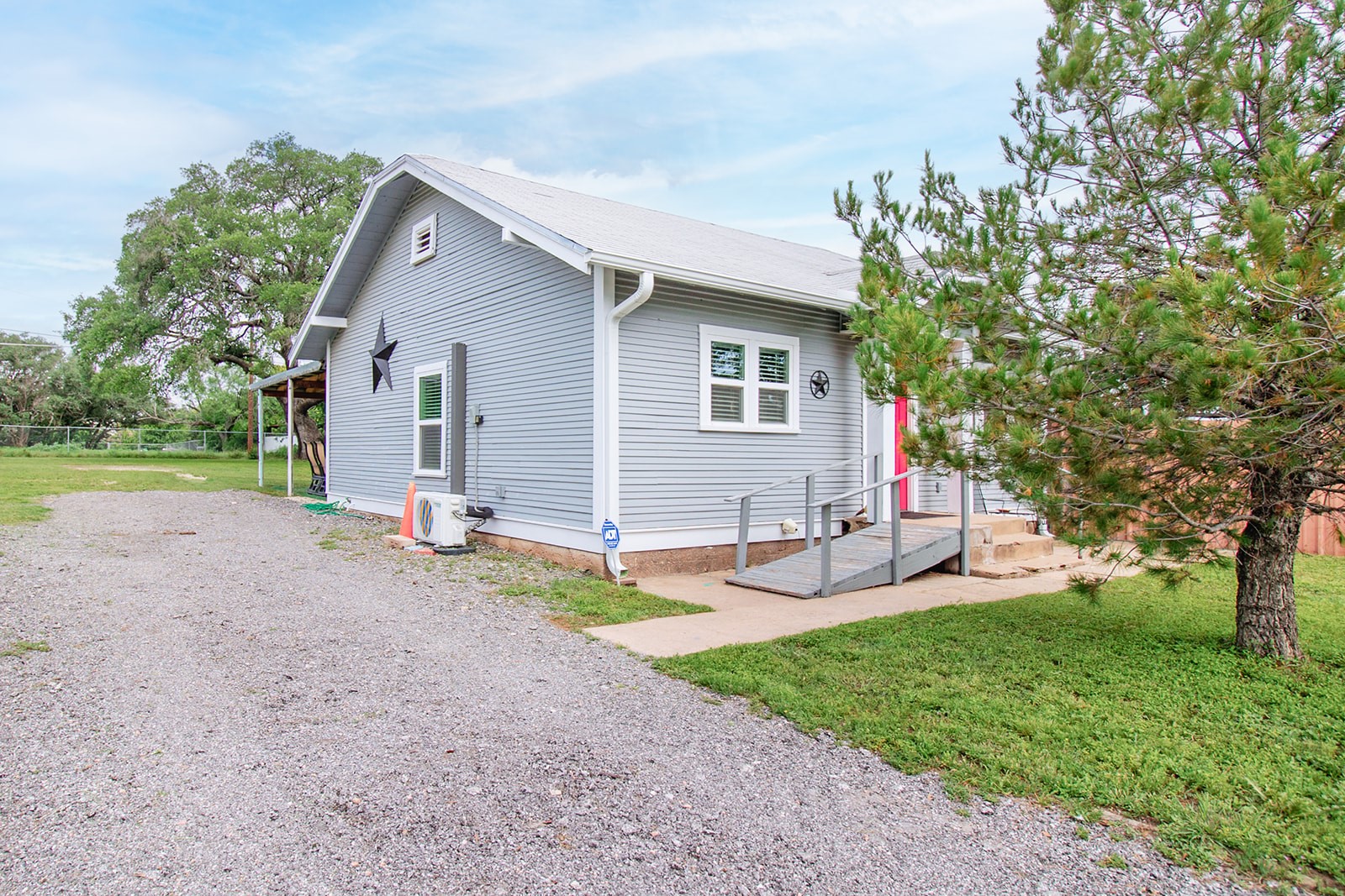 1804 S Oak Brady TX 76825