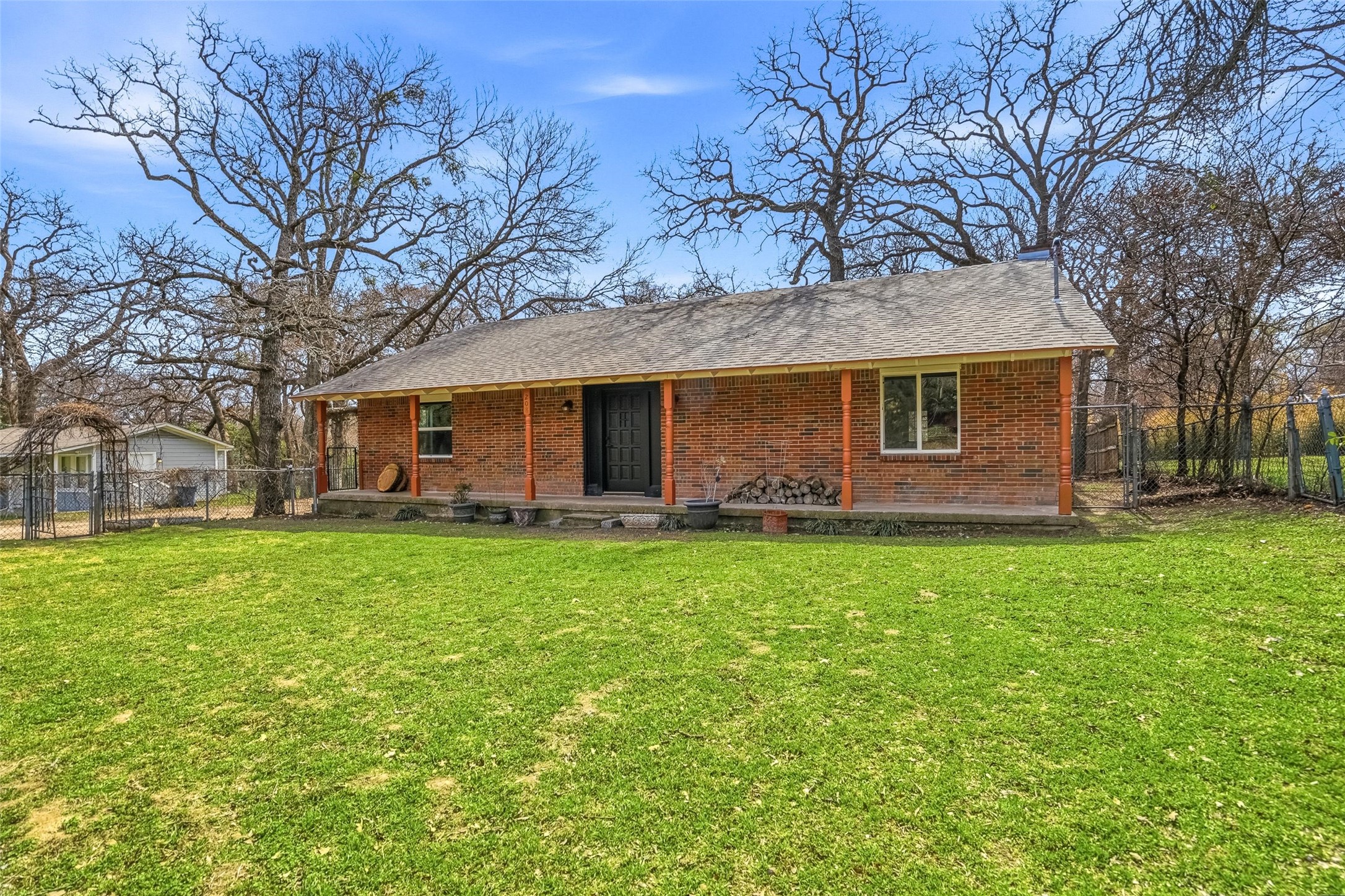 208 Shoreline Drive Azle TX 76020