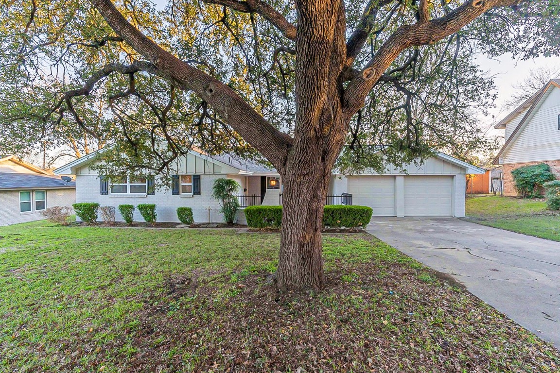8013 Longford Street Benbrook TX 76116