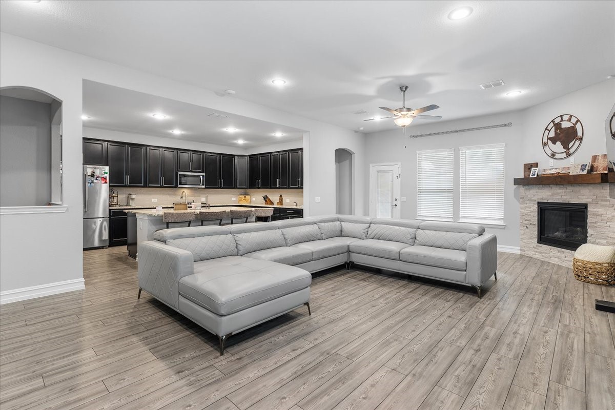 817 Crest Breeze Drive Fort Worth TX 76052