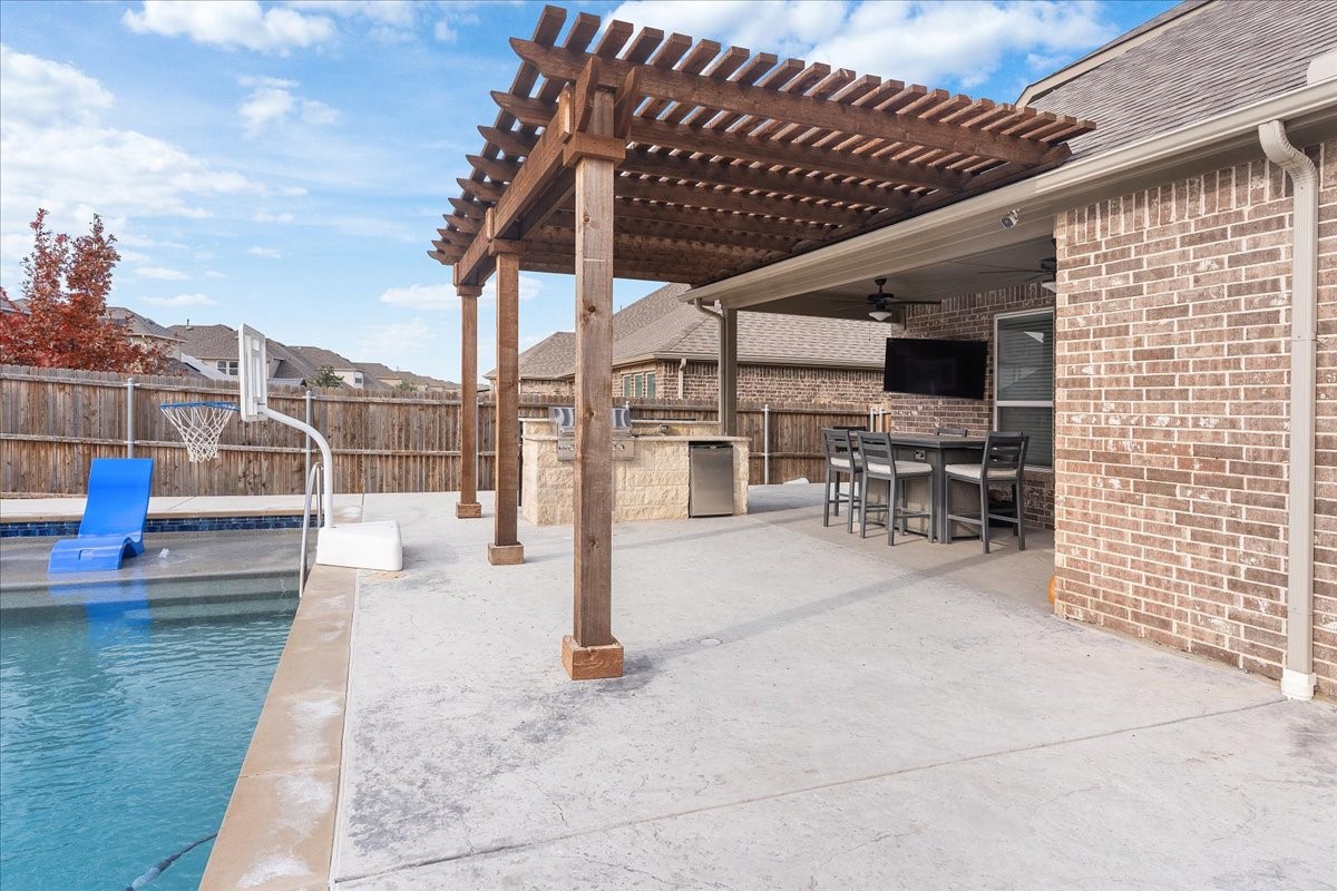 817 Crest Breeze Drive Fort Worth TX 76052