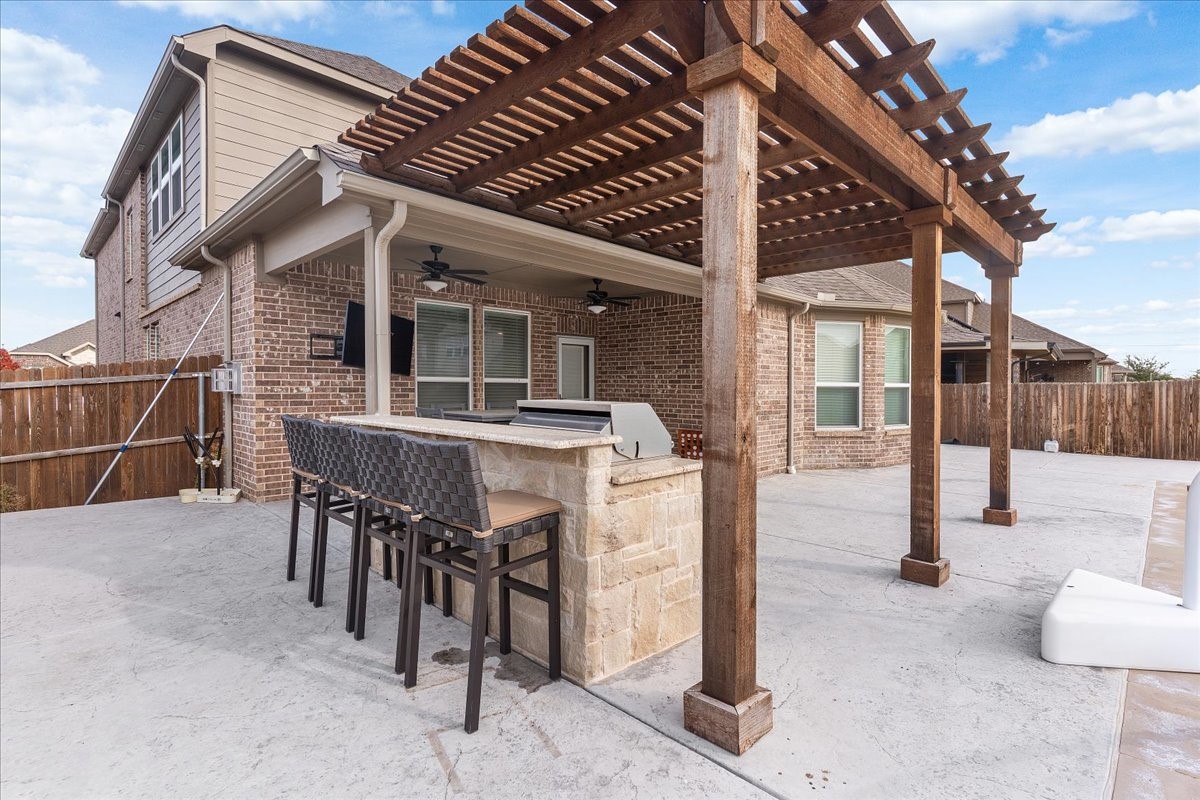 817 Crest Breeze Drive Fort Worth TX 76052
