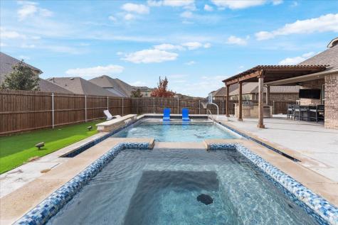 817 Crest Breeze Drive Fort Worth TX 76052