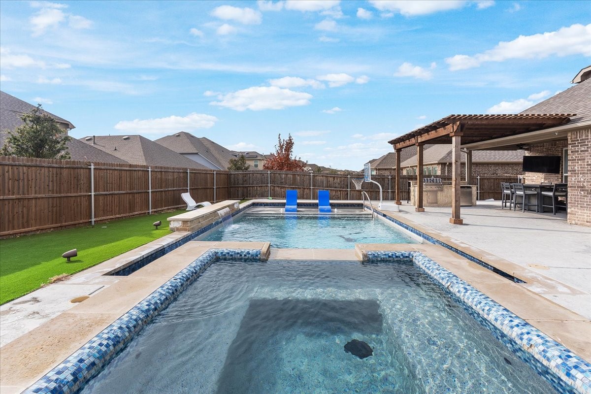 817 Crest Breeze Drive Fort Worth TX 76052