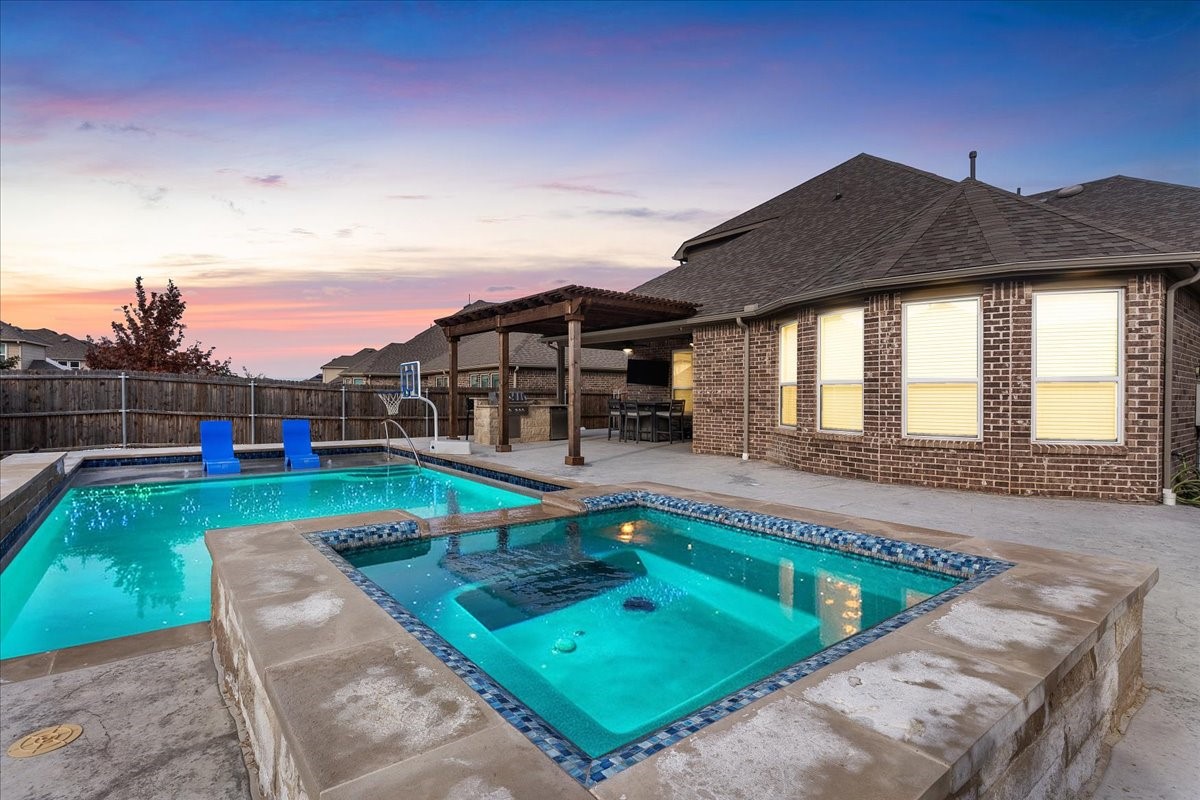 817 Crest Breeze Drive Fort Worth TX 76052