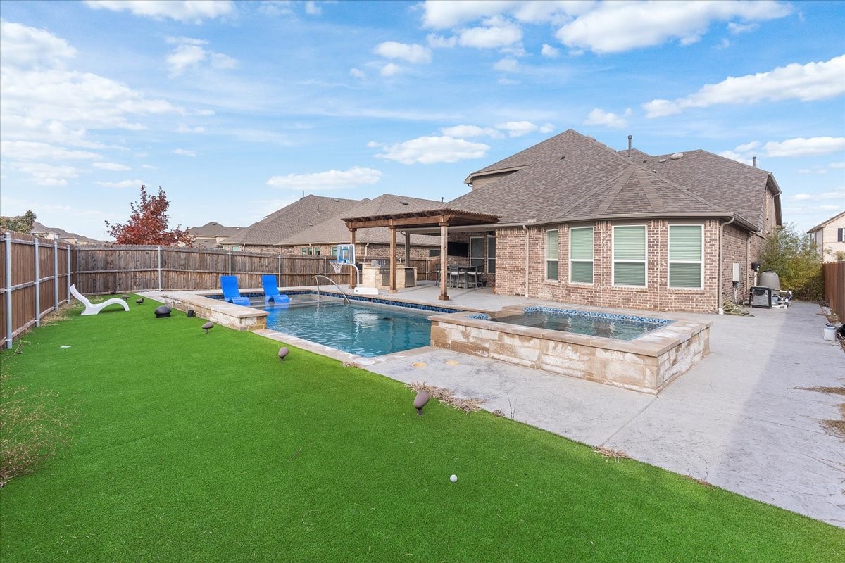817 Crest Breeze Drive Fort Worth TX 76052