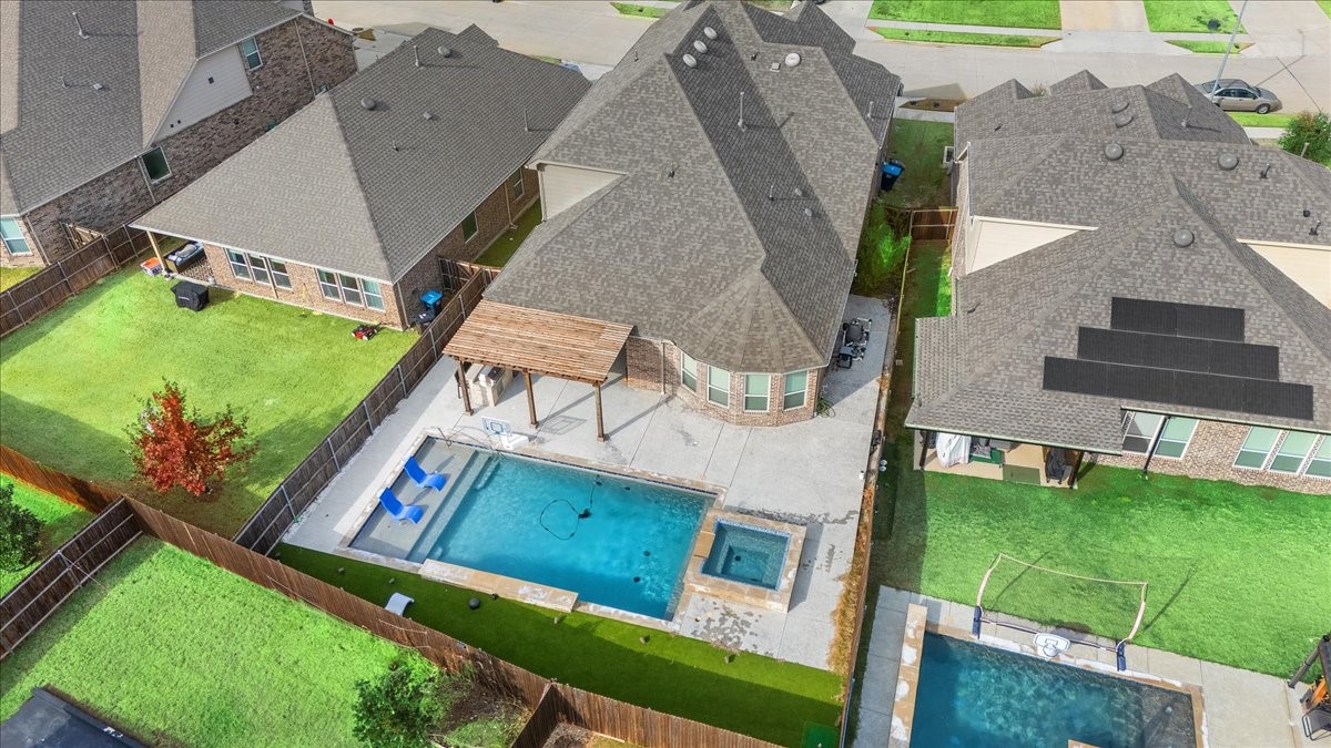 817 Crest Breeze Drive Fort Worth TX 76052