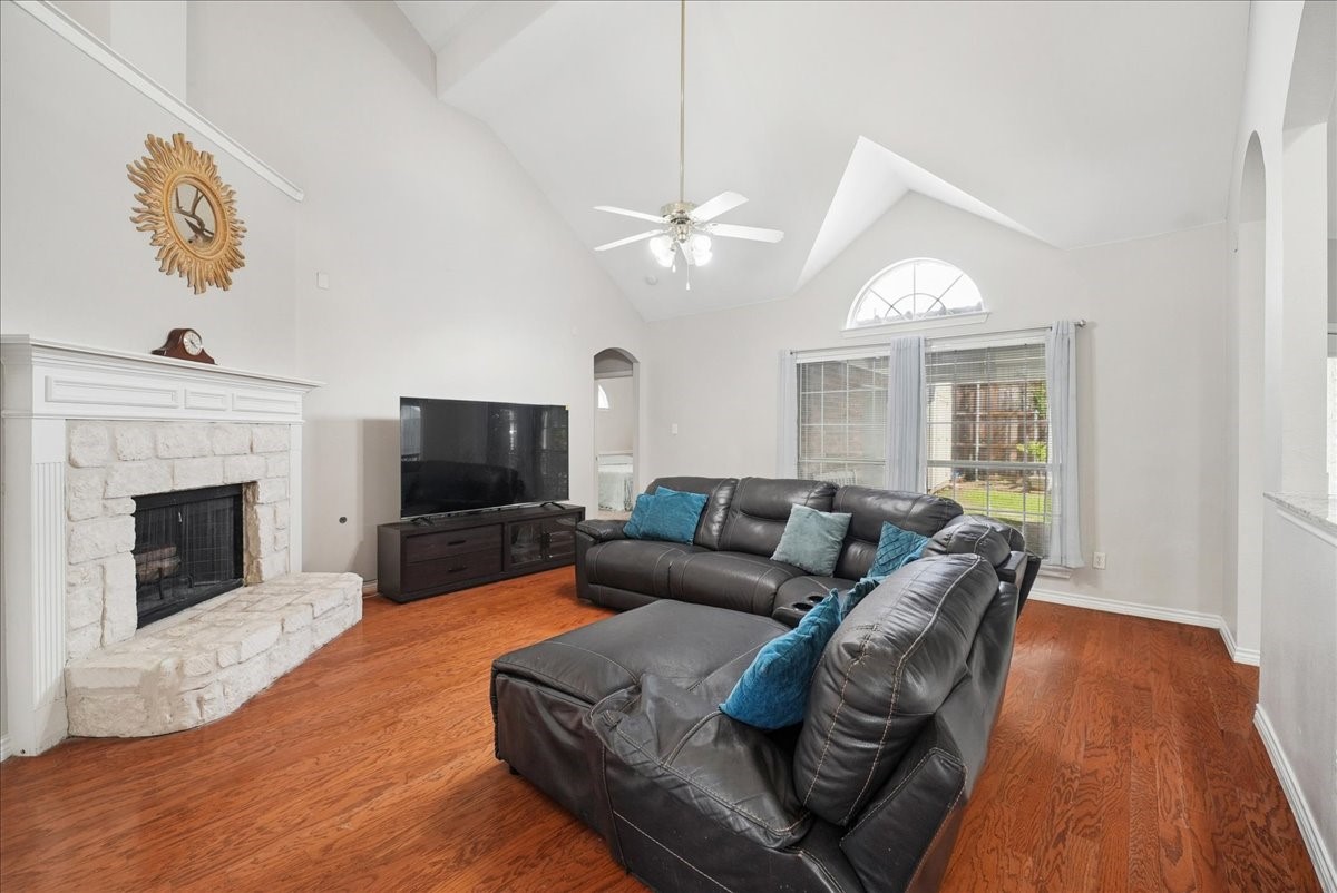312 Foxglove Court Grand Prairie TX 75052
