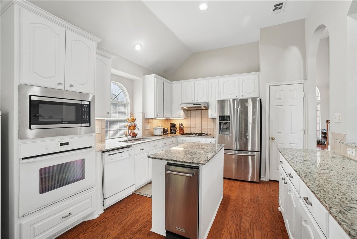312 Foxglove Court Grand Prairie TX 75052