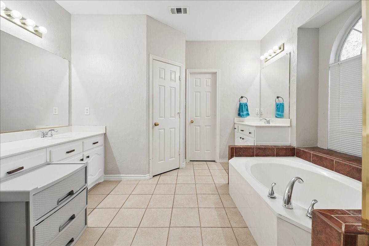 312 Foxglove Court Grand Prairie TX 75052