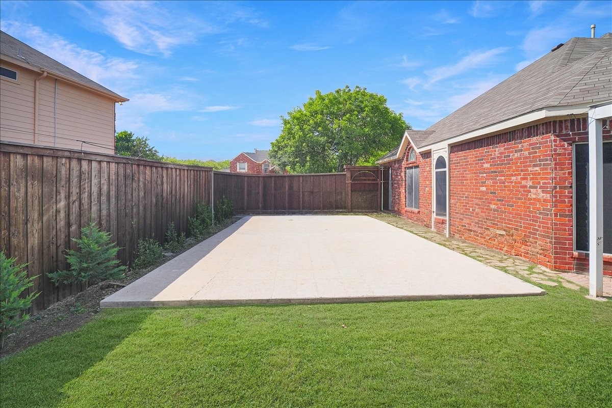 312 Foxglove Court Grand Prairie TX 75052