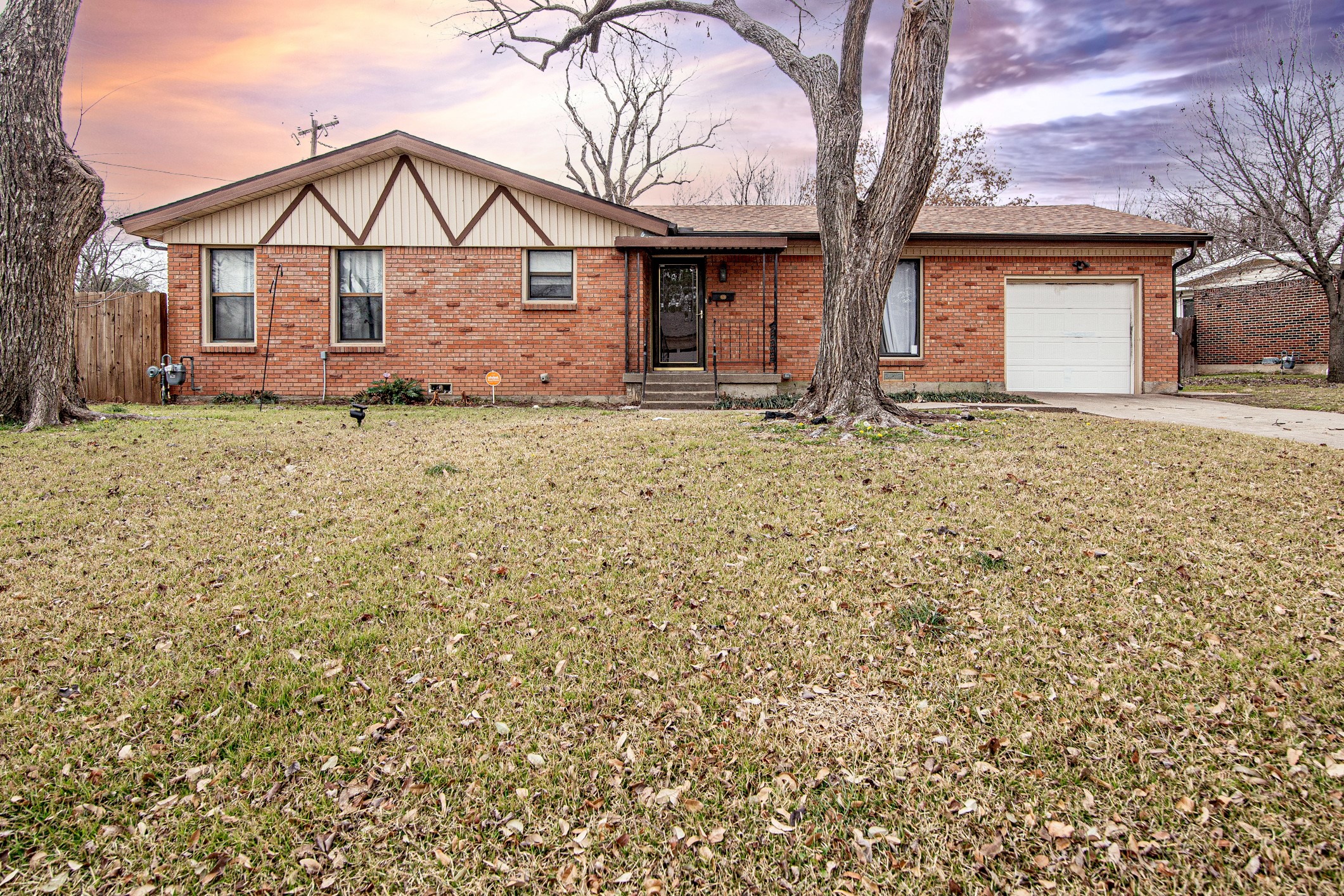 111 W Cedar Street Hurst TX 76053