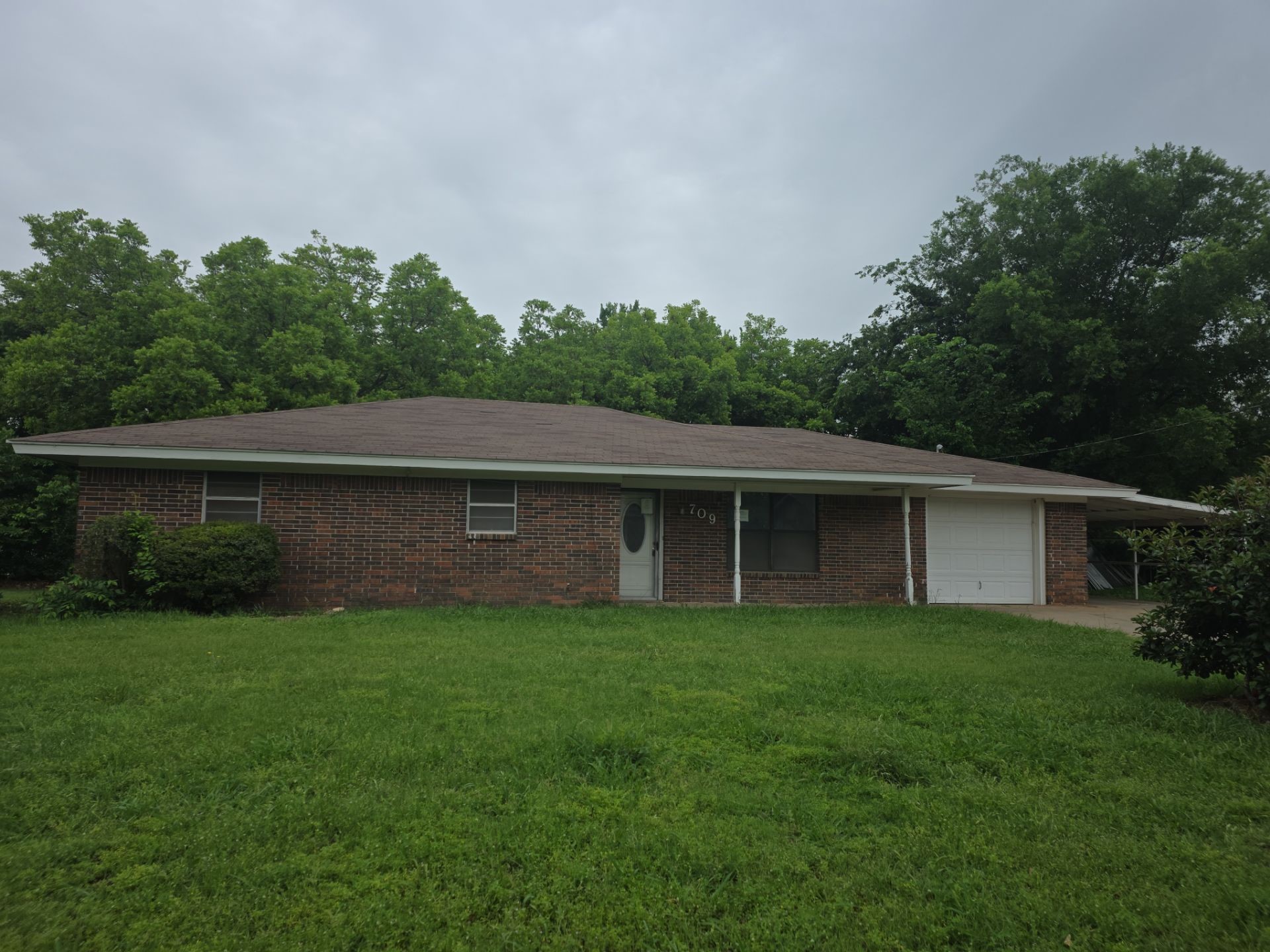 709 Lee Street Bowie TX 76230