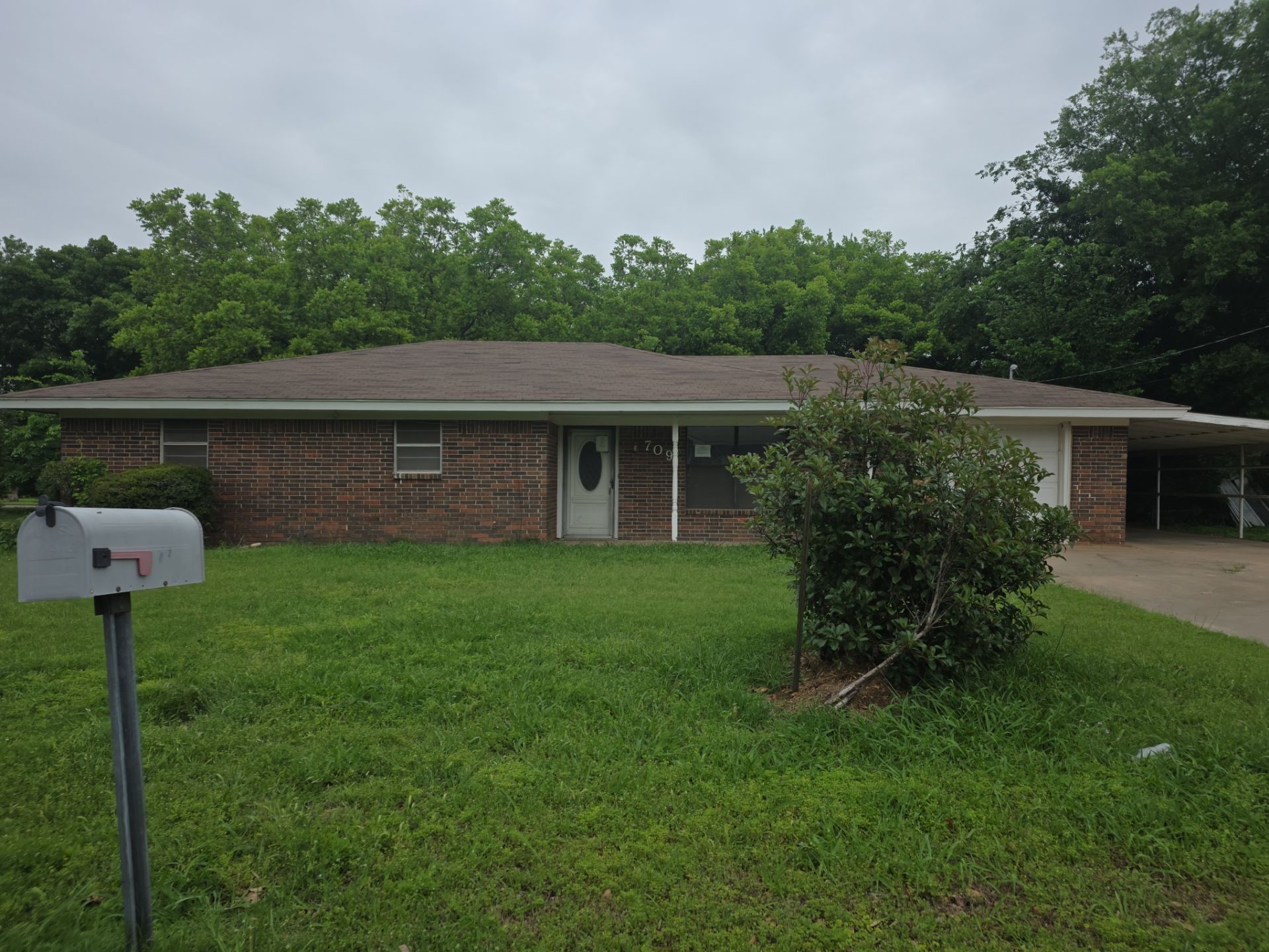 709 Lee Street Bowie TX 76230