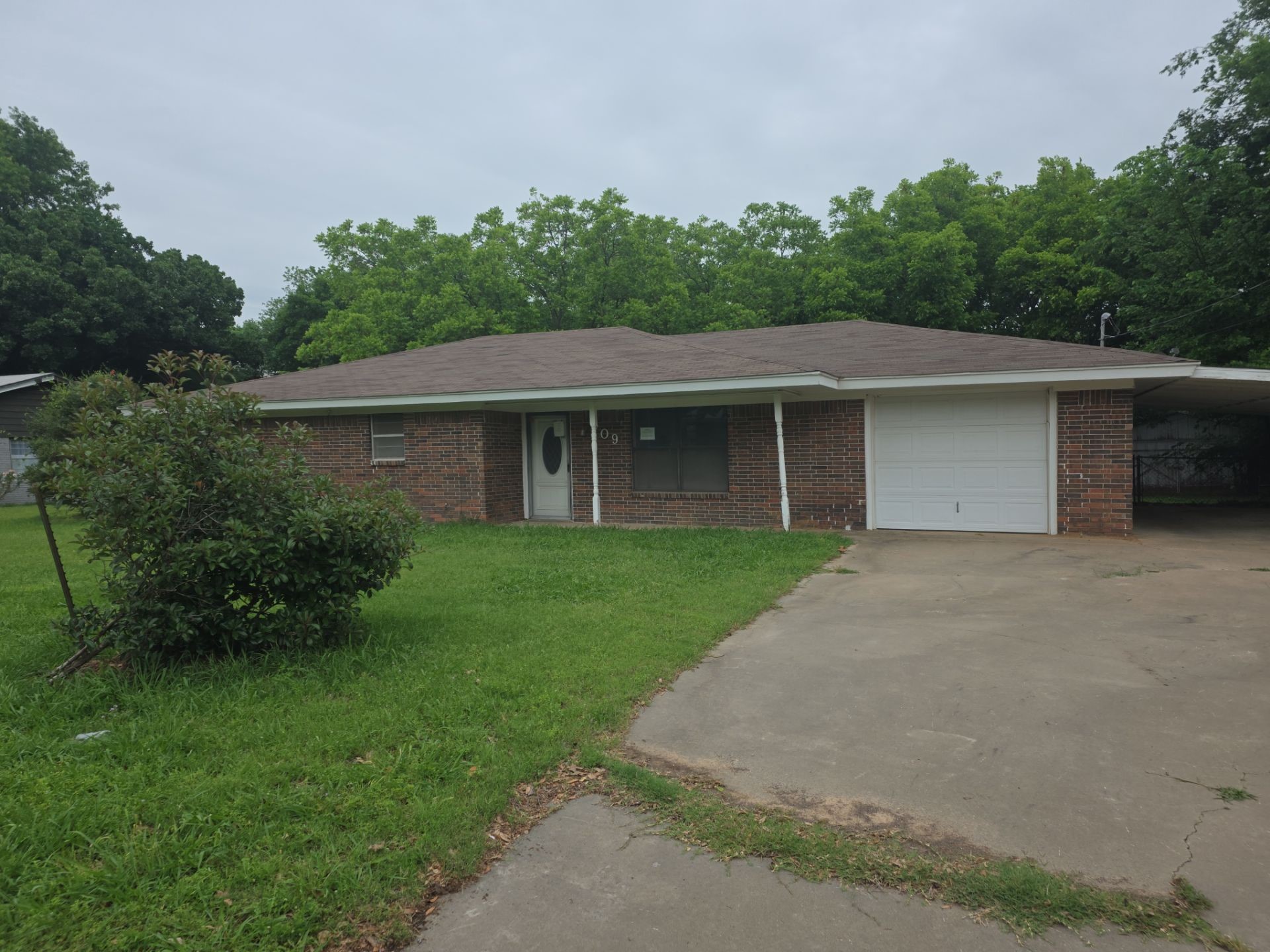 709 Lee Street Bowie TX 76230