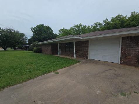 709 Lee Street Bowie TX 76230