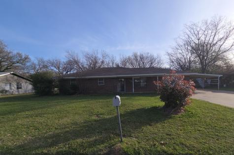 709 Lee Street Bowie TX 76230