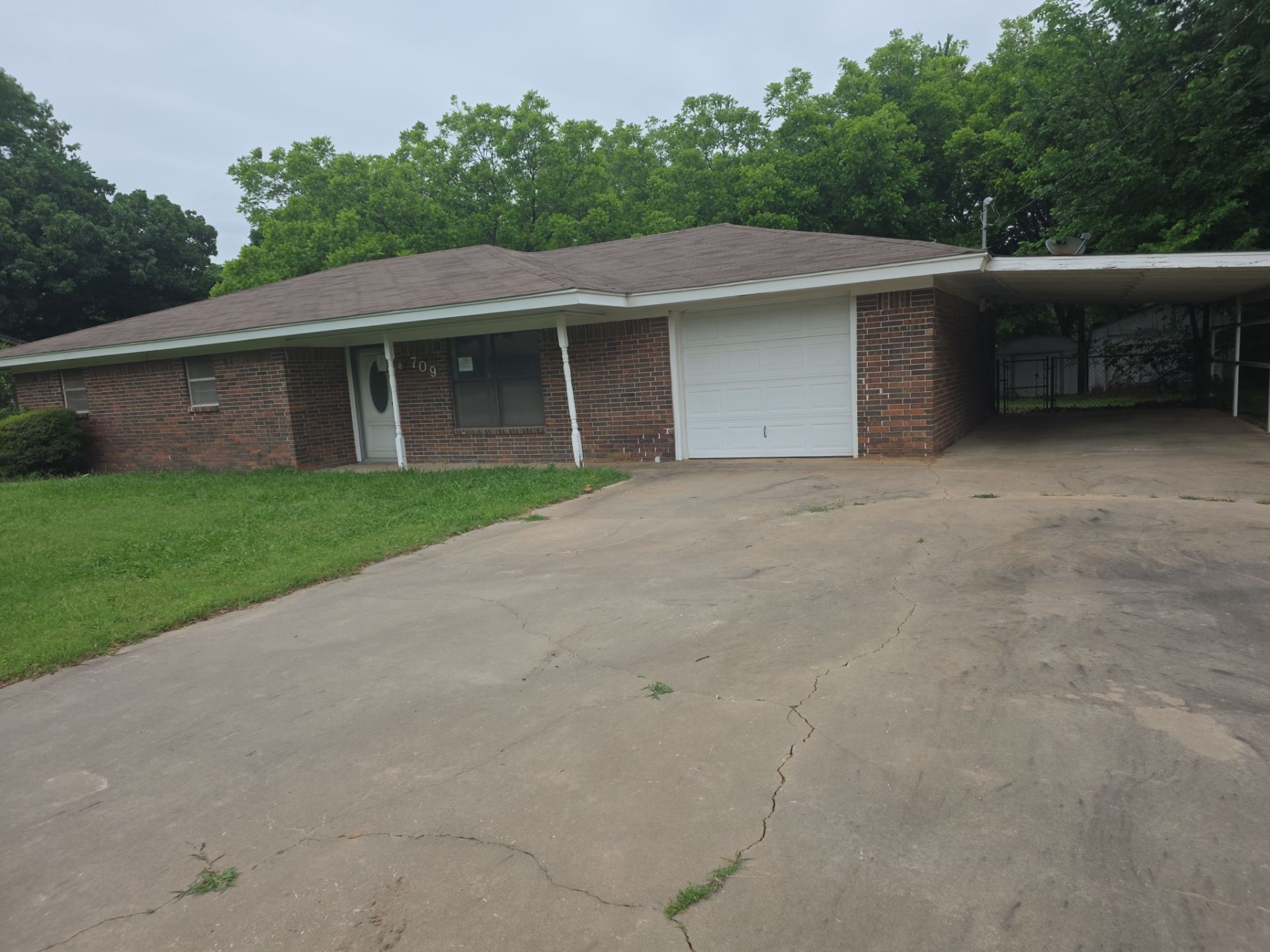 709 Lee Street Bowie TX 76230