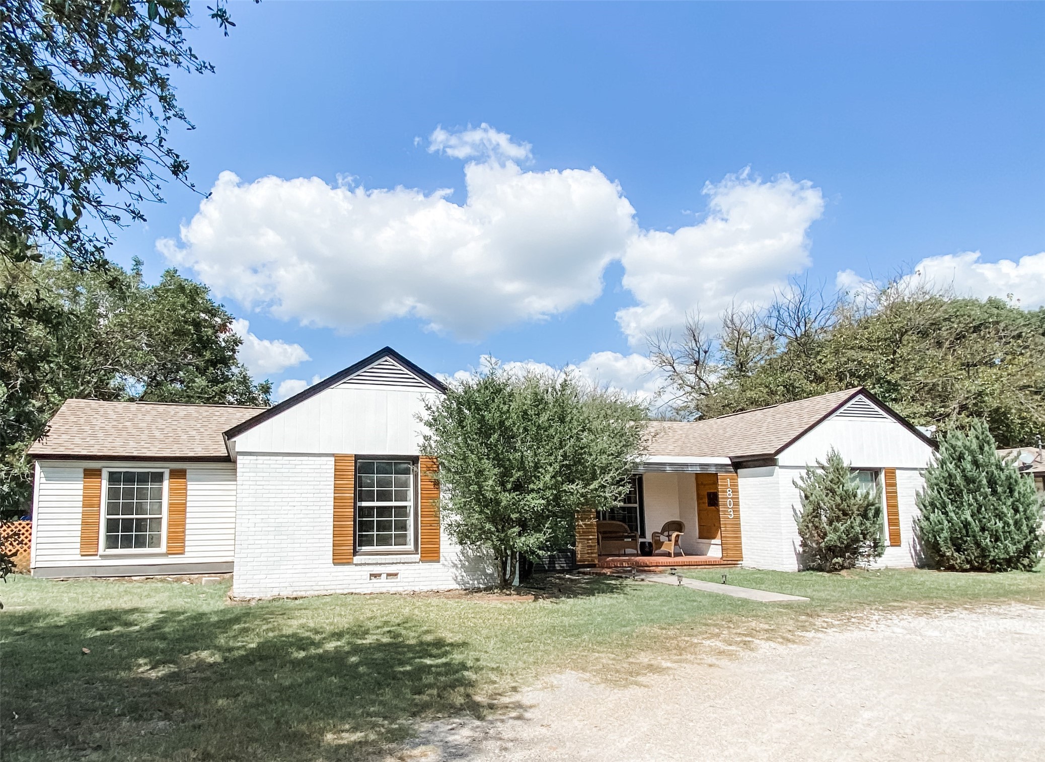 1803 E California Street Gainesville TX 76240