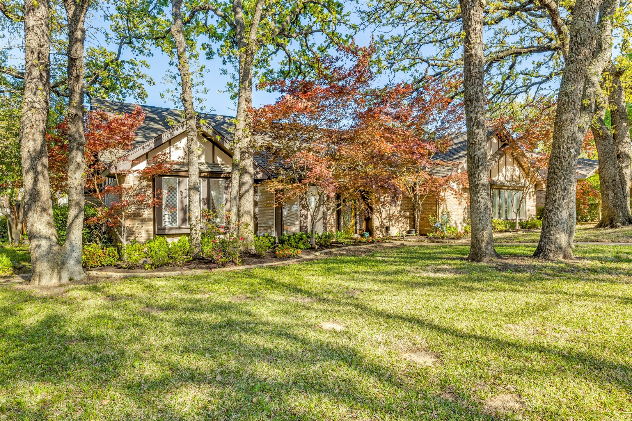 709 Castlewood Lane Arlington TX 76012
