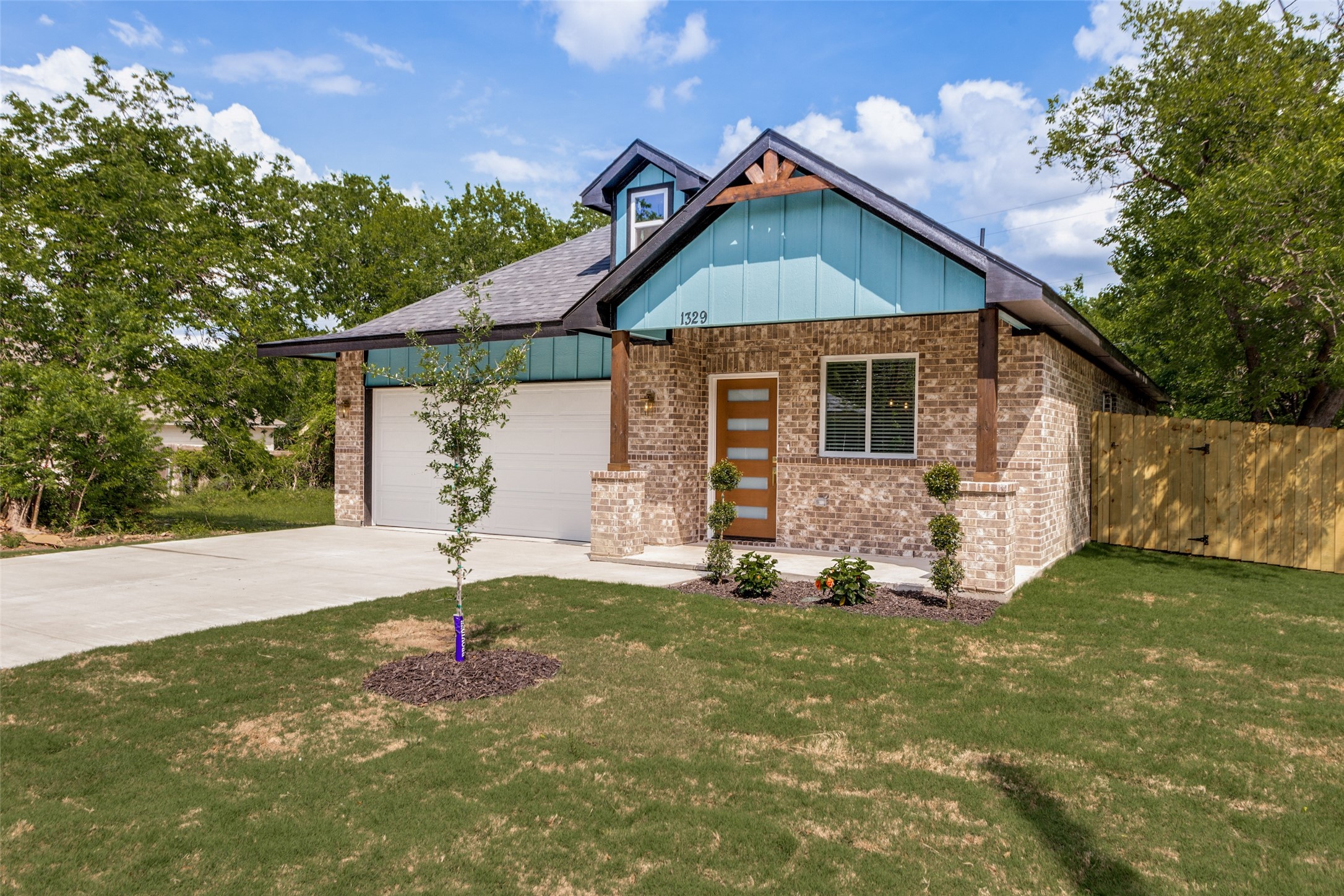 1329 Arizona Avenue Fort Worth TX 76104