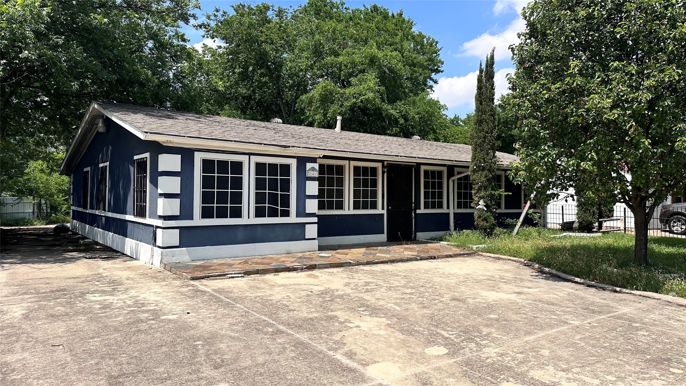 141 W Brownlee Avenue Dallas TX 75224