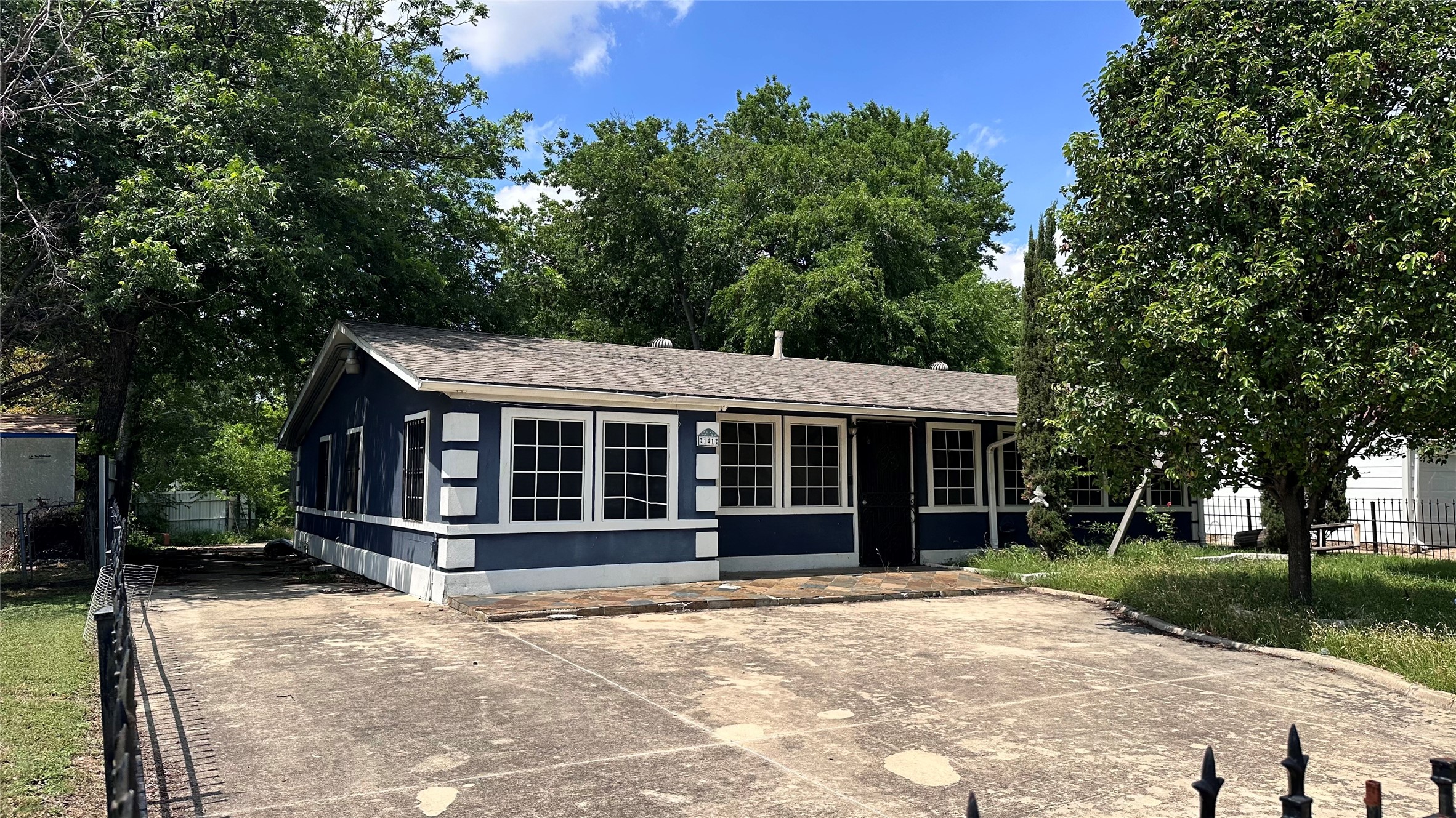 141 W Brownlee Avenue Dallas TX 75224